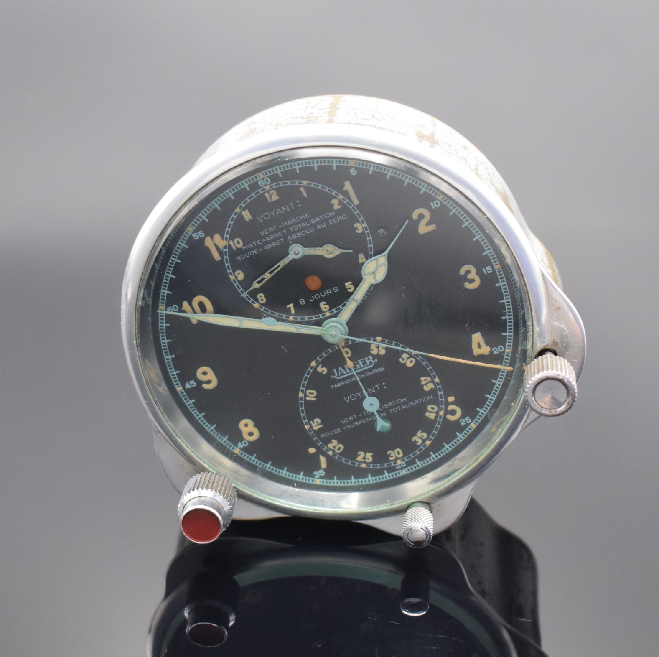 JAEGER seltene Einbauborduhr mit 8 Tagewerk "TEMPS DE MARCHE" und Schaltradchronograph, Schweiz um 1950, schwarzes Kontrastzifferbl. m. ...