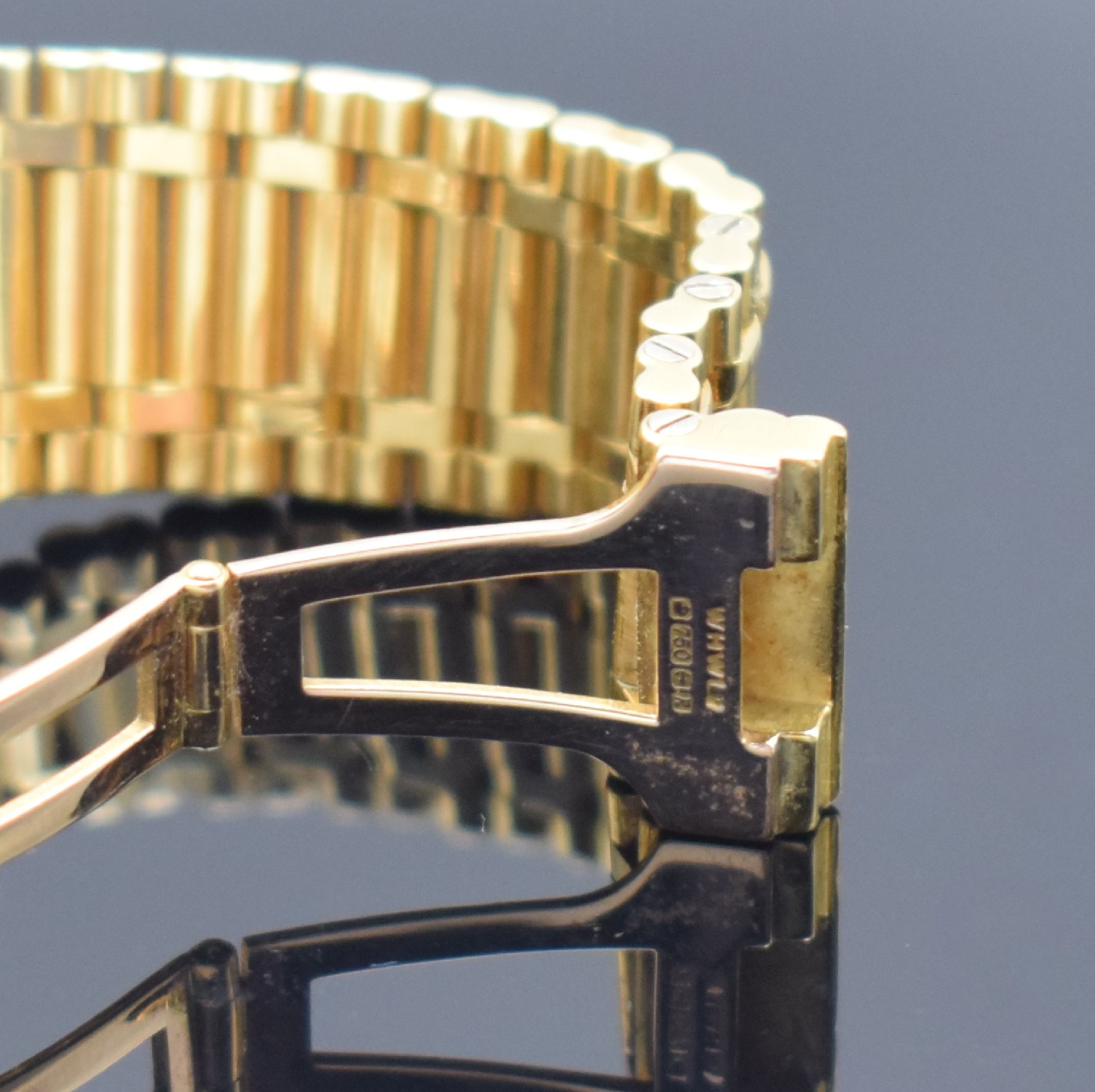Detail c: CORUM Herrenarmbanduhr Serie Admiral´s Cup in GG 750/000 Referenz 64.810.56 V-66, Schweiz um 1985, GG 750/000 Gliederband m. dopp. Faltschl., Boden ...