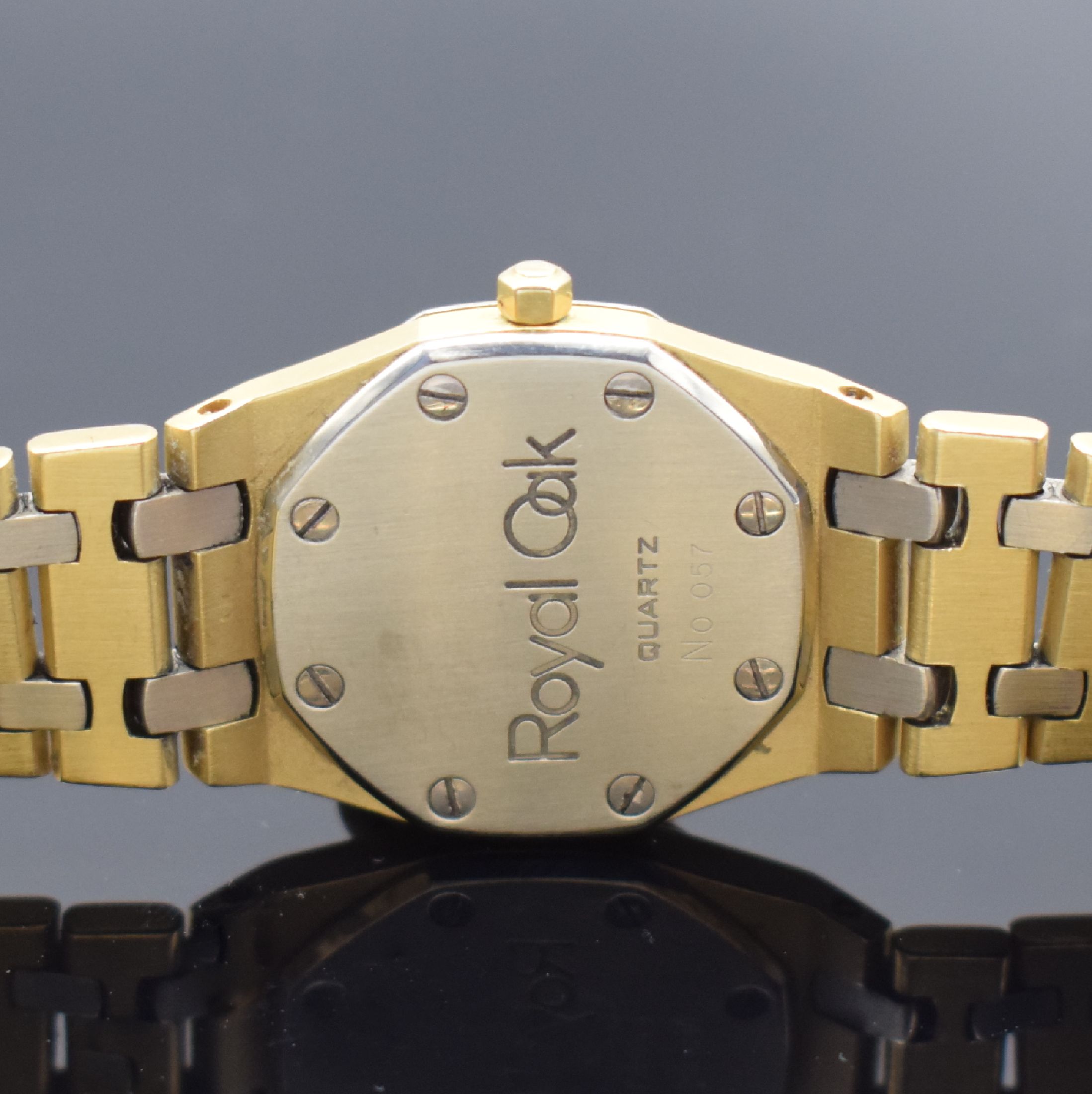 Detail e: AUDEMARS PIGUET feine und seltene Damenarmbanduhr Serie Royal Oak in GG/WG 750/000, GG/WG 750/000 Gliederband m. verd. Faltschl., Lünette gegen ...
