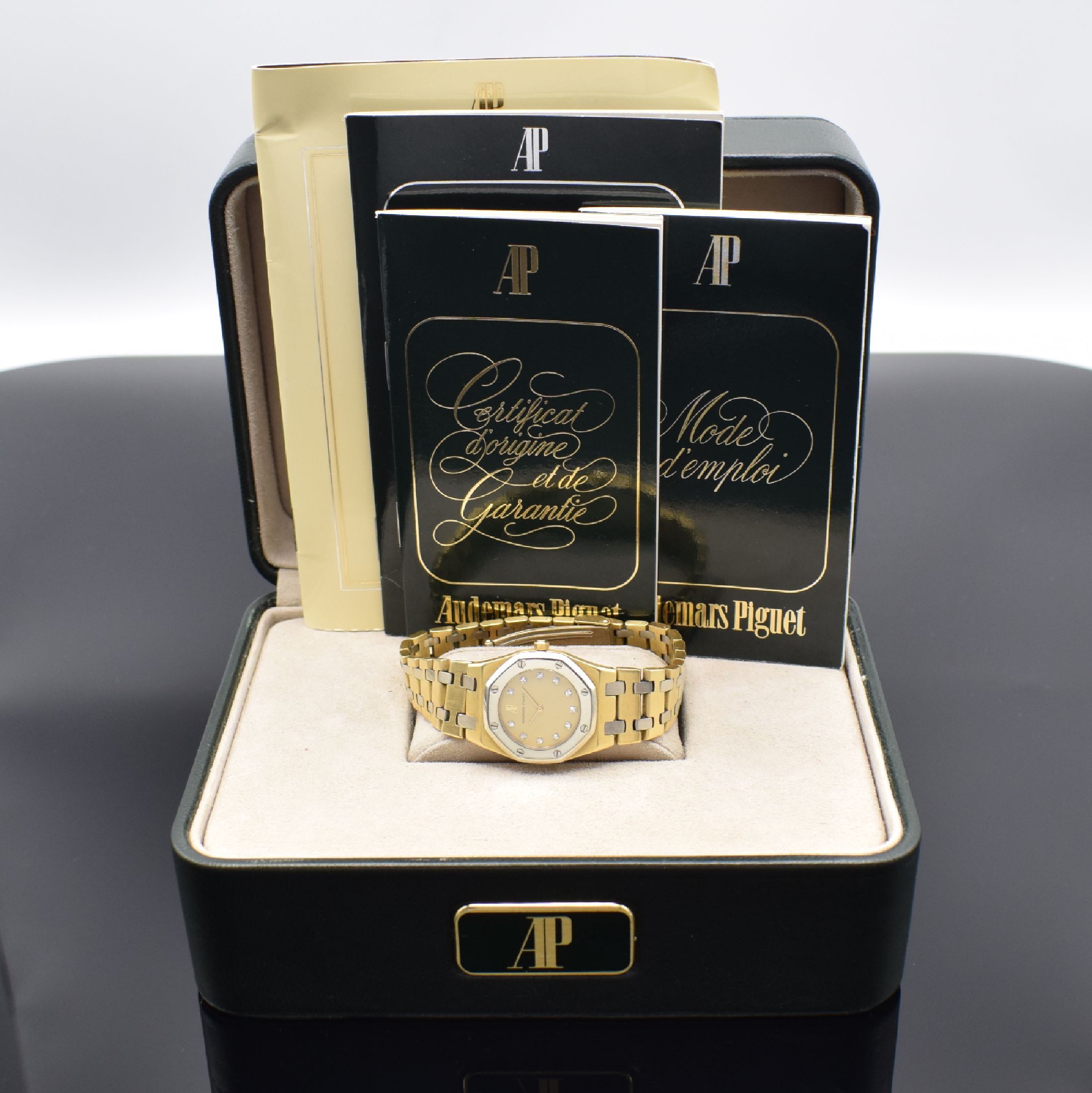 Detail f: AUDEMARS PIGUET feine und seltene Damenarmbanduhr Serie Royal Oak in GG/WG 750/000, GG/WG 750/000 Gliederband m. verd. Faltschl., Lünette gegen ...