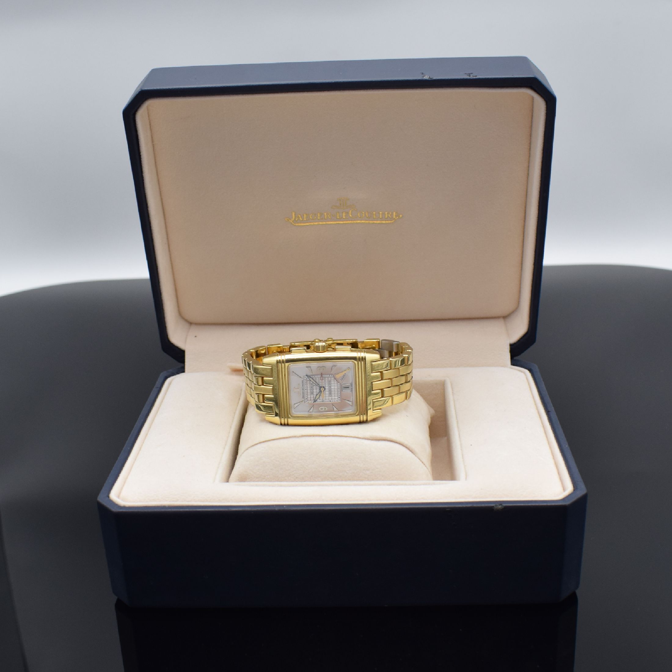 Detail h: Jaeger-LeCoultre Armbandchronograph Modell Reverso Gran´Sport in GG 750/000 Referenz 295.110.592, Handaufzug, um 180 Grad drehb. Goldgehäuse inkl. ...