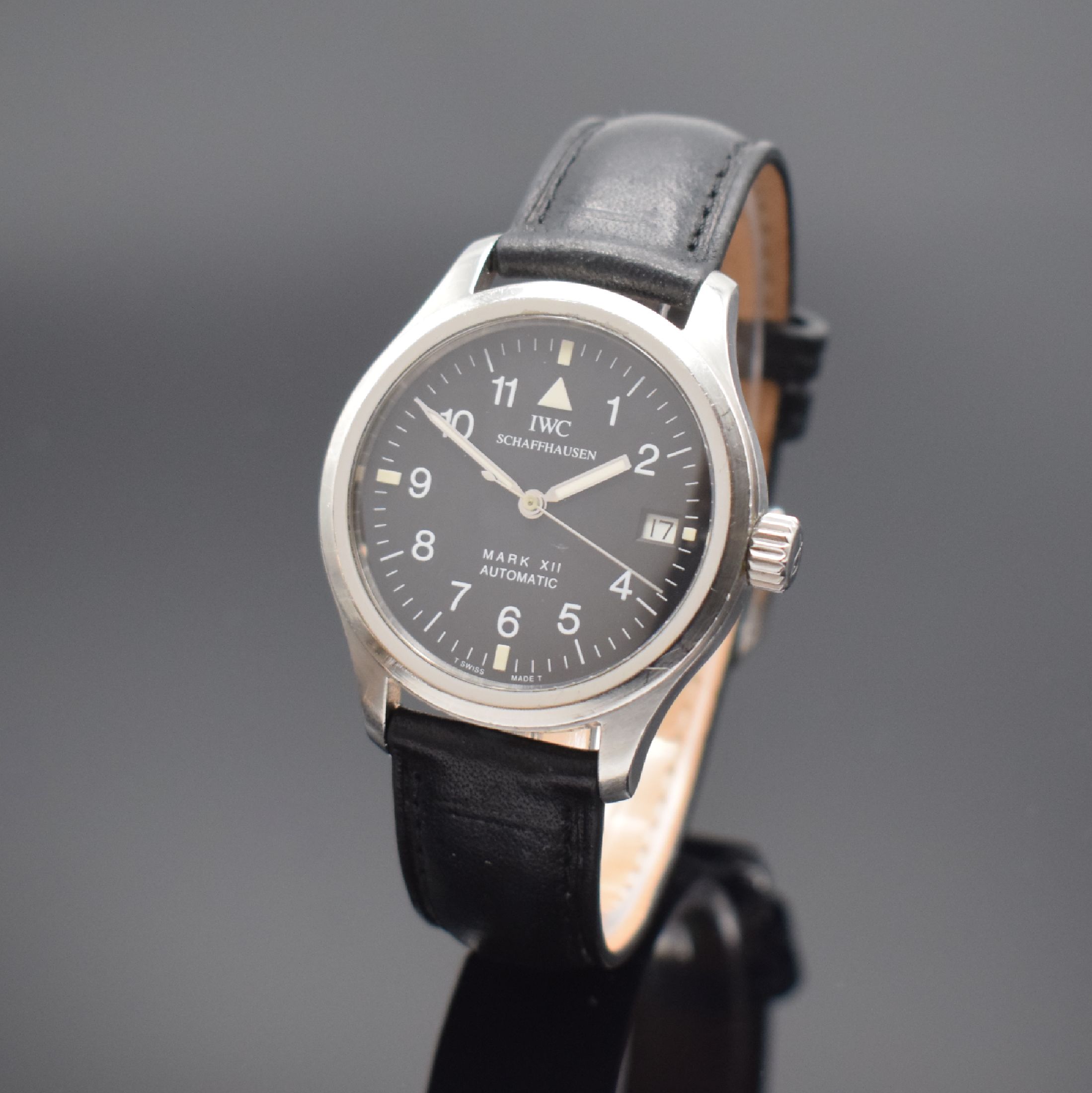 IWC Herrenarmbanduhr Mark XII "Die Fliegeruhr" Referenz 3241, Schweiz um 1990, Automatik, 2-teil. Edelstahlgeh. inkl. Lederband m. orig. ...