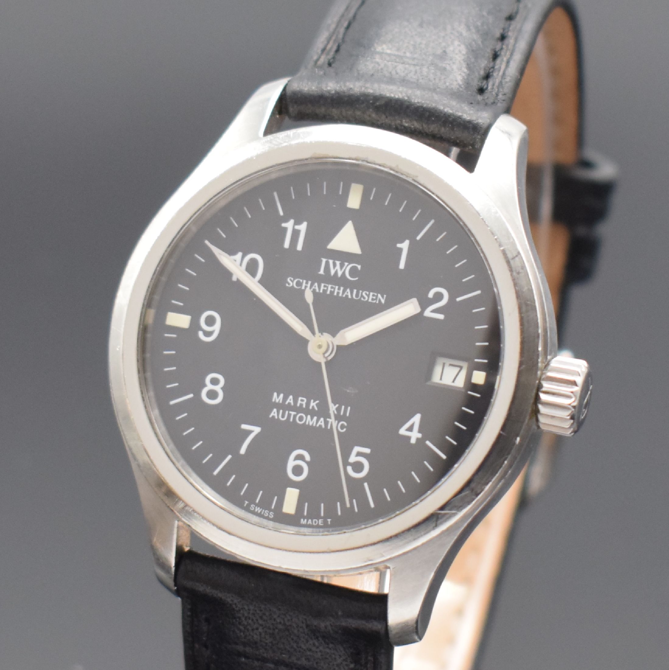 Detail a: IWC Herrenarmbanduhr Mark XII "Die Fliegeruhr" Referenz 3241, Schweiz um 1990, Automatik, 2-teil. Edelstahlgeh. inkl. Lederband m. orig. ...
