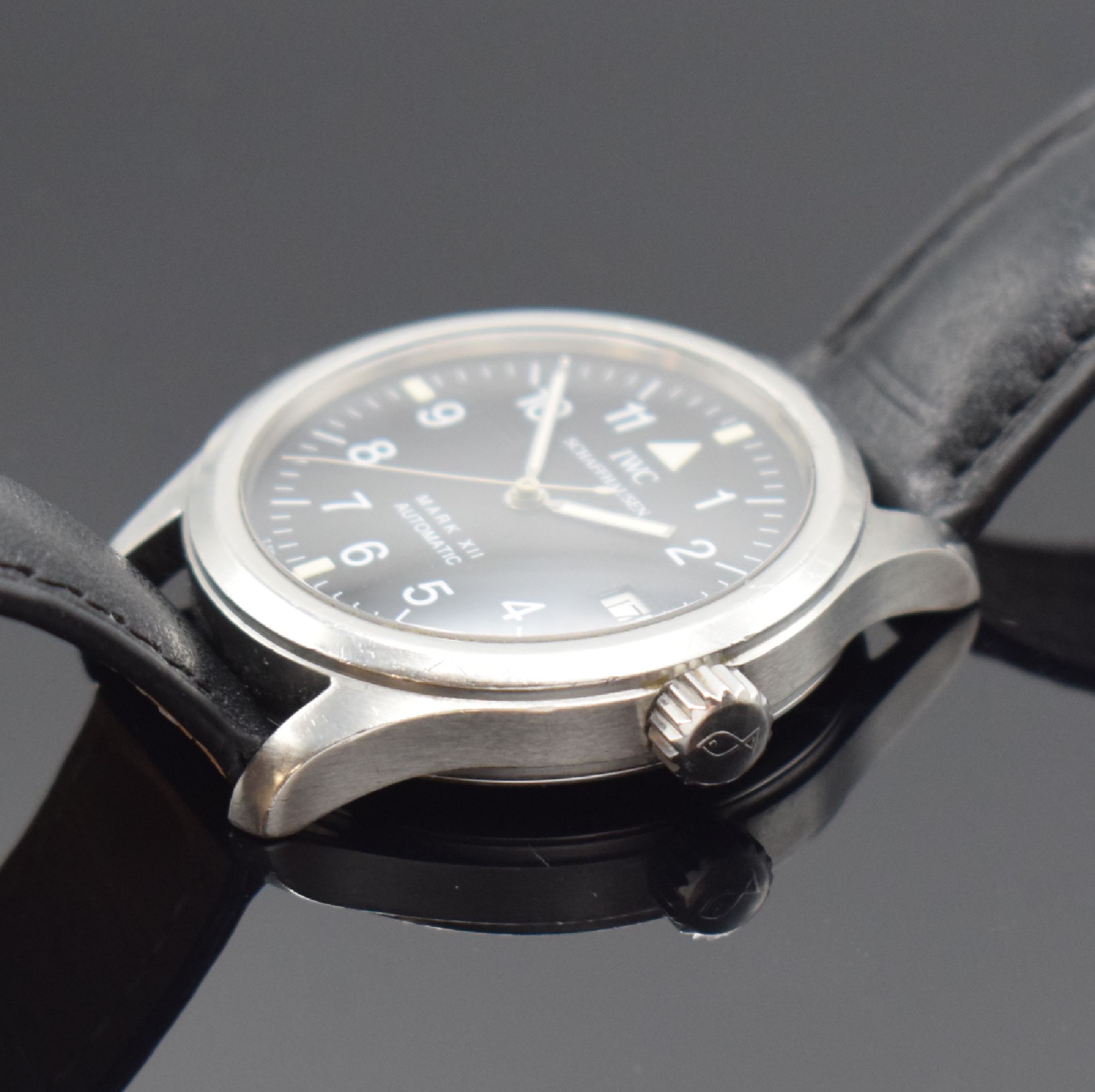 Detail c: IWC Herrenarmbanduhr Mark XII "Die Fliegeruhr" Referenz 3241, Schweiz um 1990, Automatik, 2-teil. Edelstahlgeh. inkl. Lederband m. orig. ...