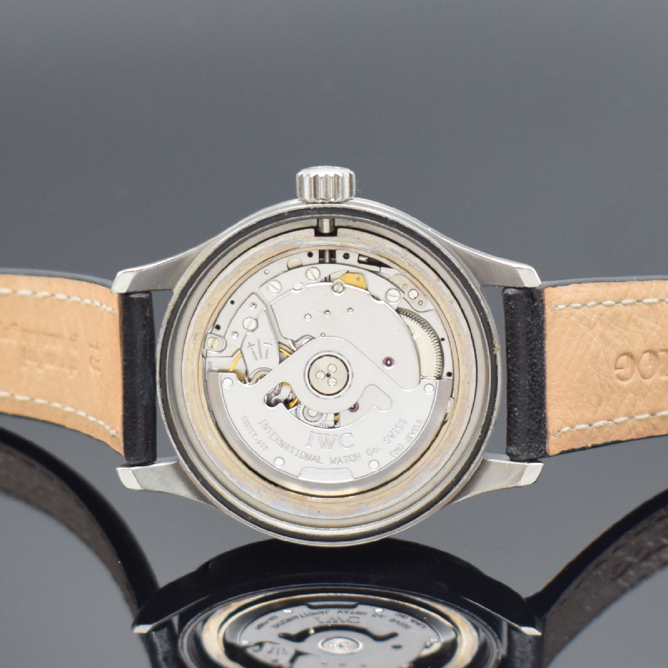 Detail e: IWC Herrenarmbanduhr Mark XII "Die Fliegeruhr" Referenz 3241, Schweiz um 1990, Automatik, 2-teil. Edelstahlgeh. inkl. Lederband m. orig. ...