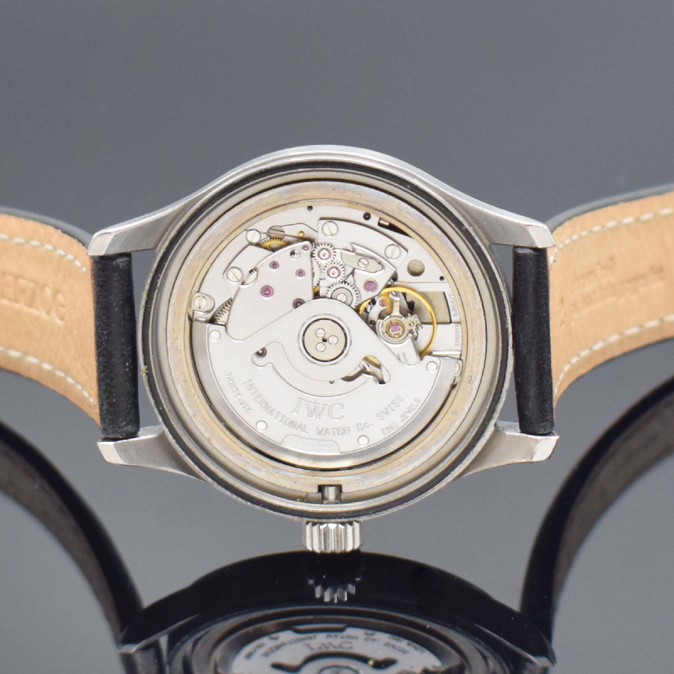 Detail f: IWC Herrenarmbanduhr Mark XII "Die Fliegeruhr" Referenz 3241, Schweiz um 1990, Automatik, 2-teil. Edelstahlgeh. inkl. Lederband m. orig. ...
