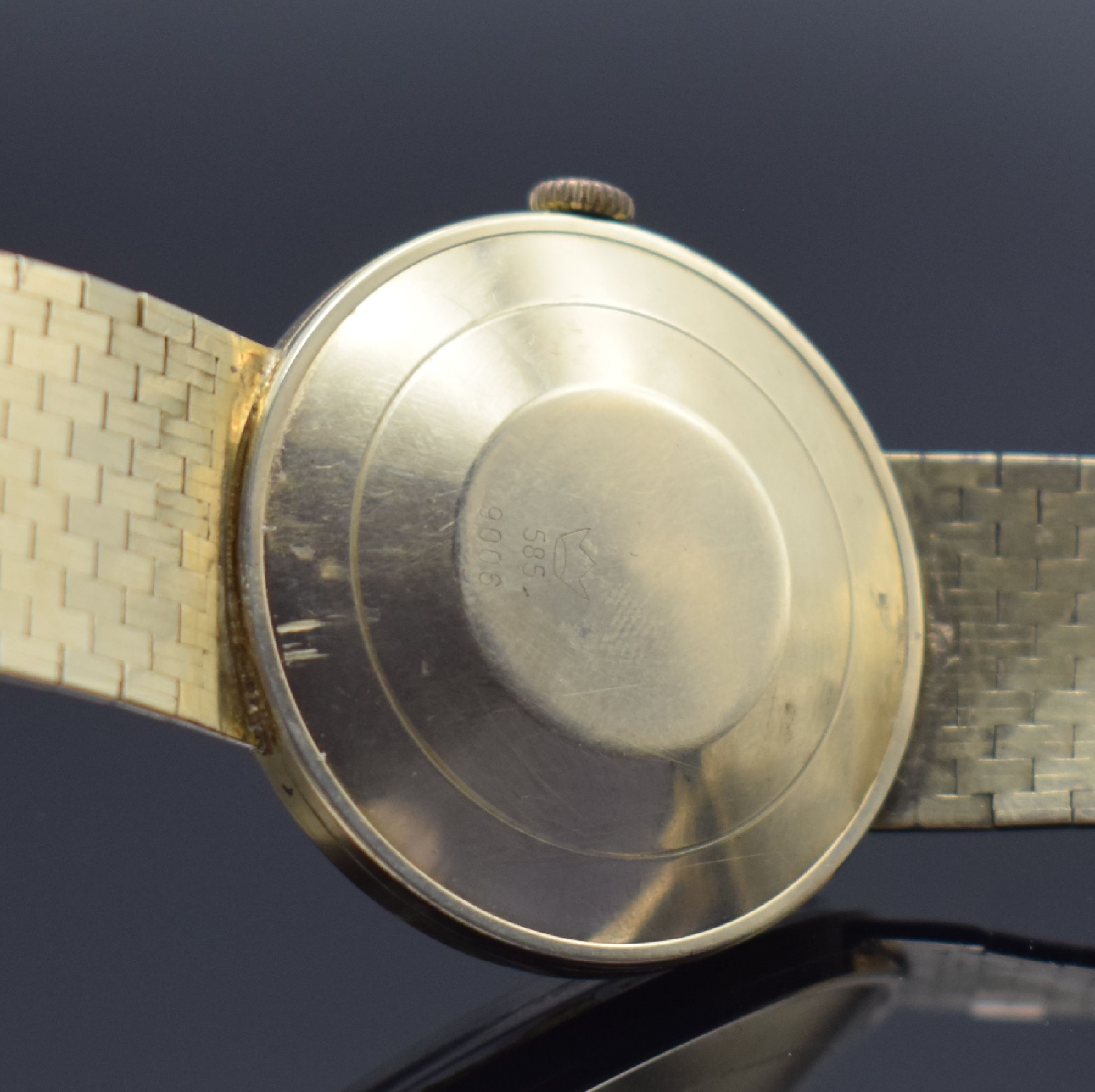 Detail d: ARCTOS Herrenarmbanduhr in GG 585/000, Schweiz um 1965, Automatik, Boden aufgedr., silb. Zifferbl. m. gold. Std.-Ind. und Zeigern, Datum b. 6, ...
