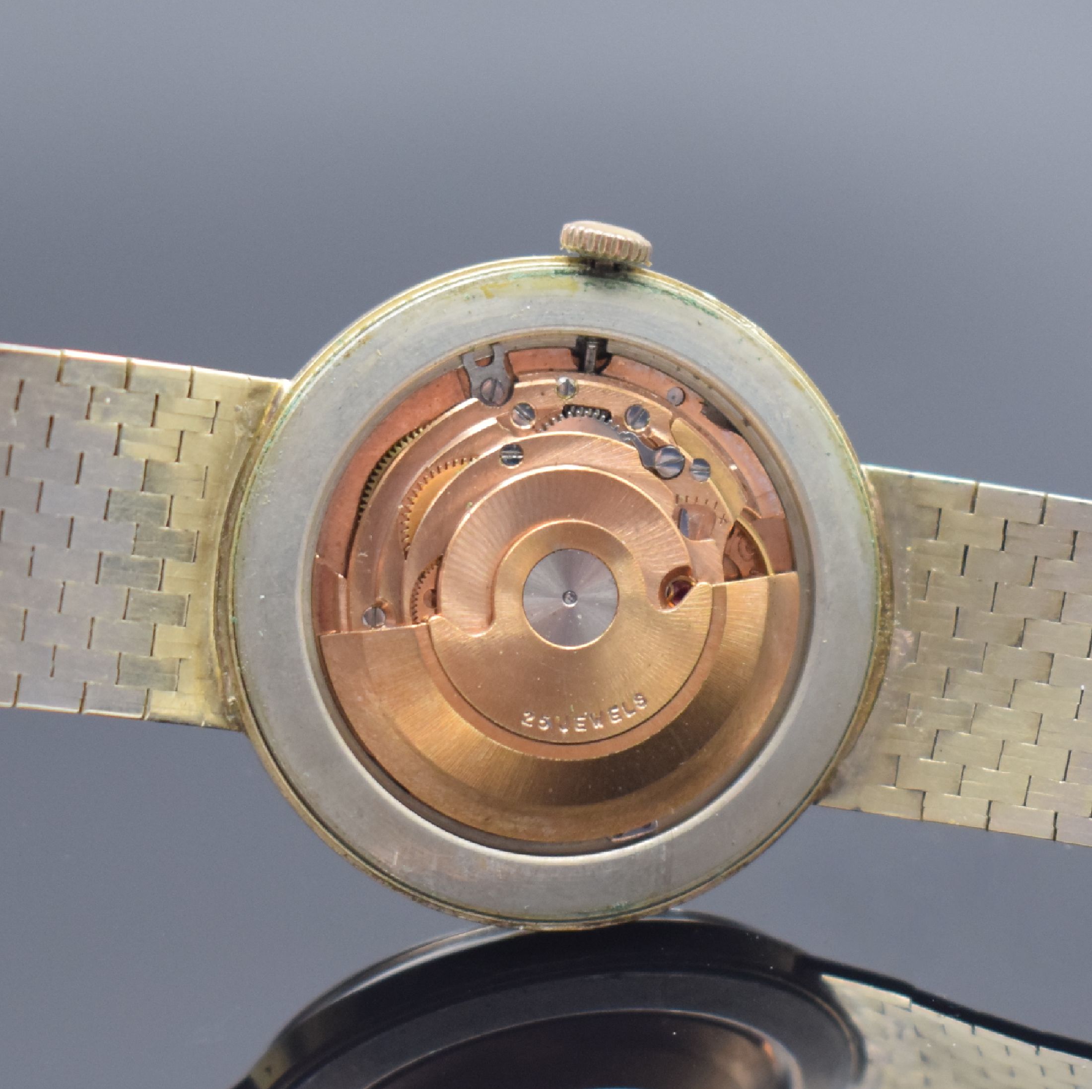 Detail e: ARCTOS Herrenarmbanduhr in GG 585/000, Schweiz um 1965, Automatik, Boden aufgedr., silb. Zifferbl. m. gold. Std.-Ind. und Zeigern, Datum b. 6, ...