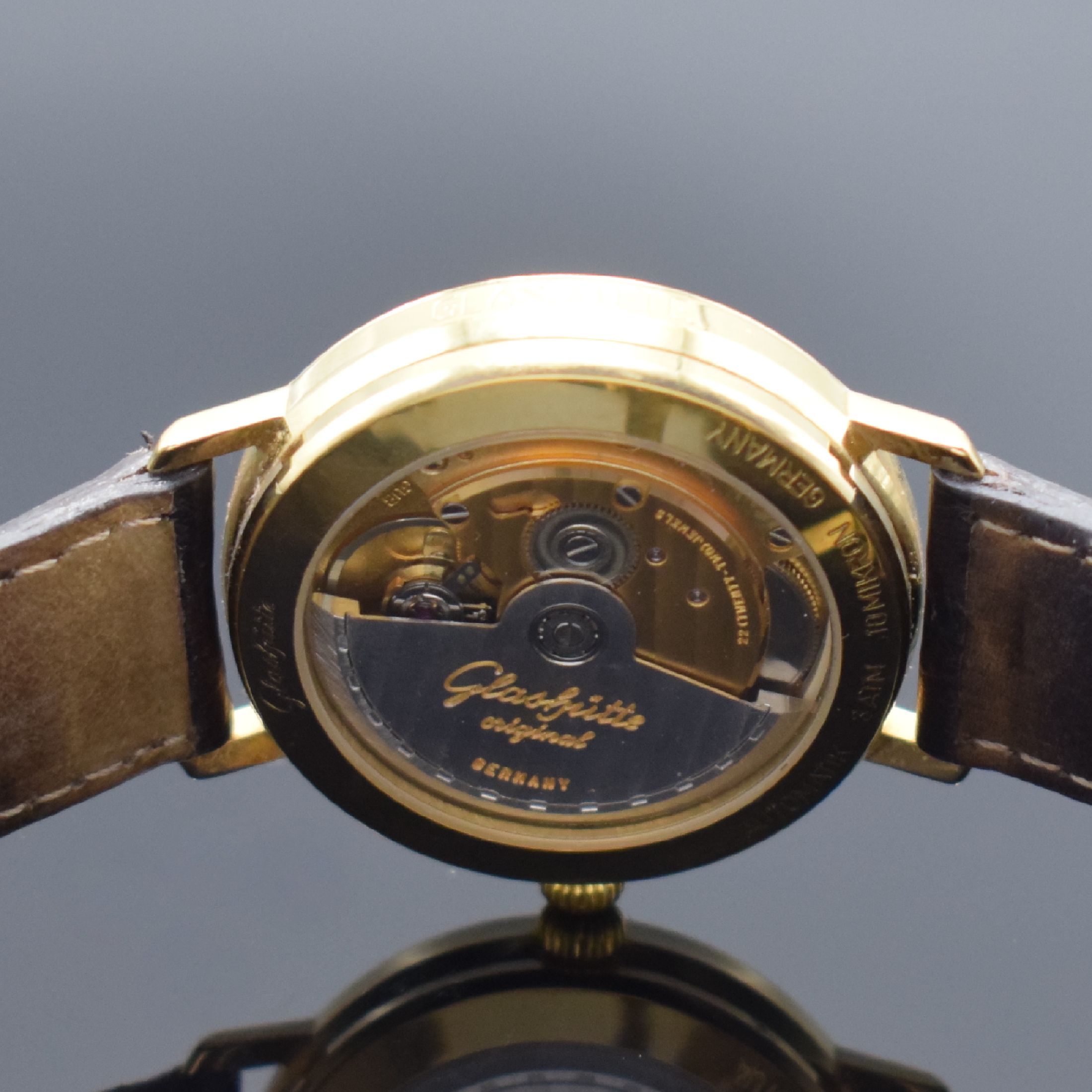 Detail e: GLASHÜTTE ORIGINAL Herrenarmbanduhr, Deutschland um 1993, Automatik, verg. Gehäuse beids. vergl., Boden aufgedr., weißes Zifferbl. m. röm. ...