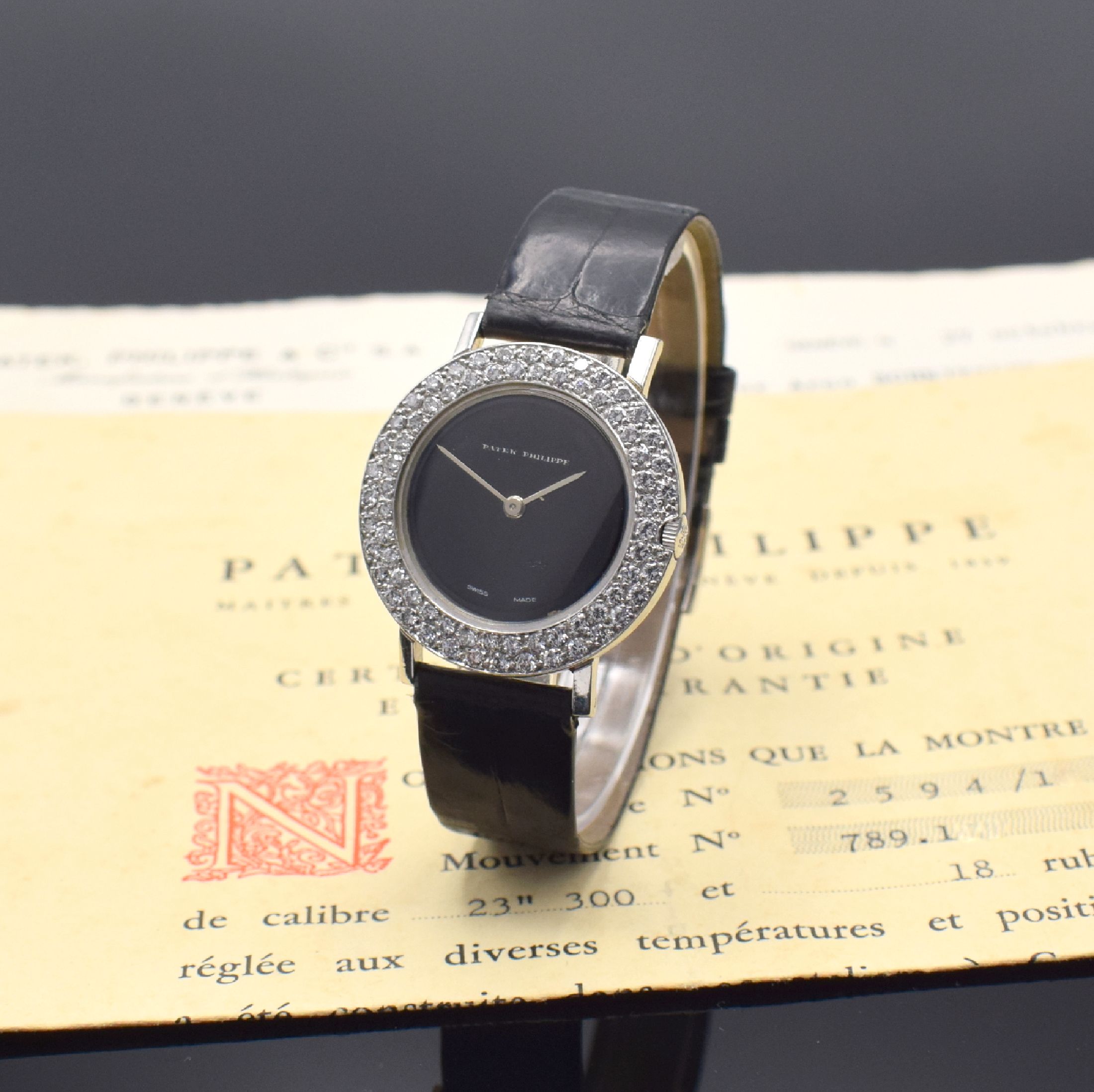 PATEK PHILIPPE sehr seltene Armbanduhr in Platin Referenz 2594/10 mit originalem Brillantbesatz, Handaufzug, verk. lt. original Zertifikat und ...