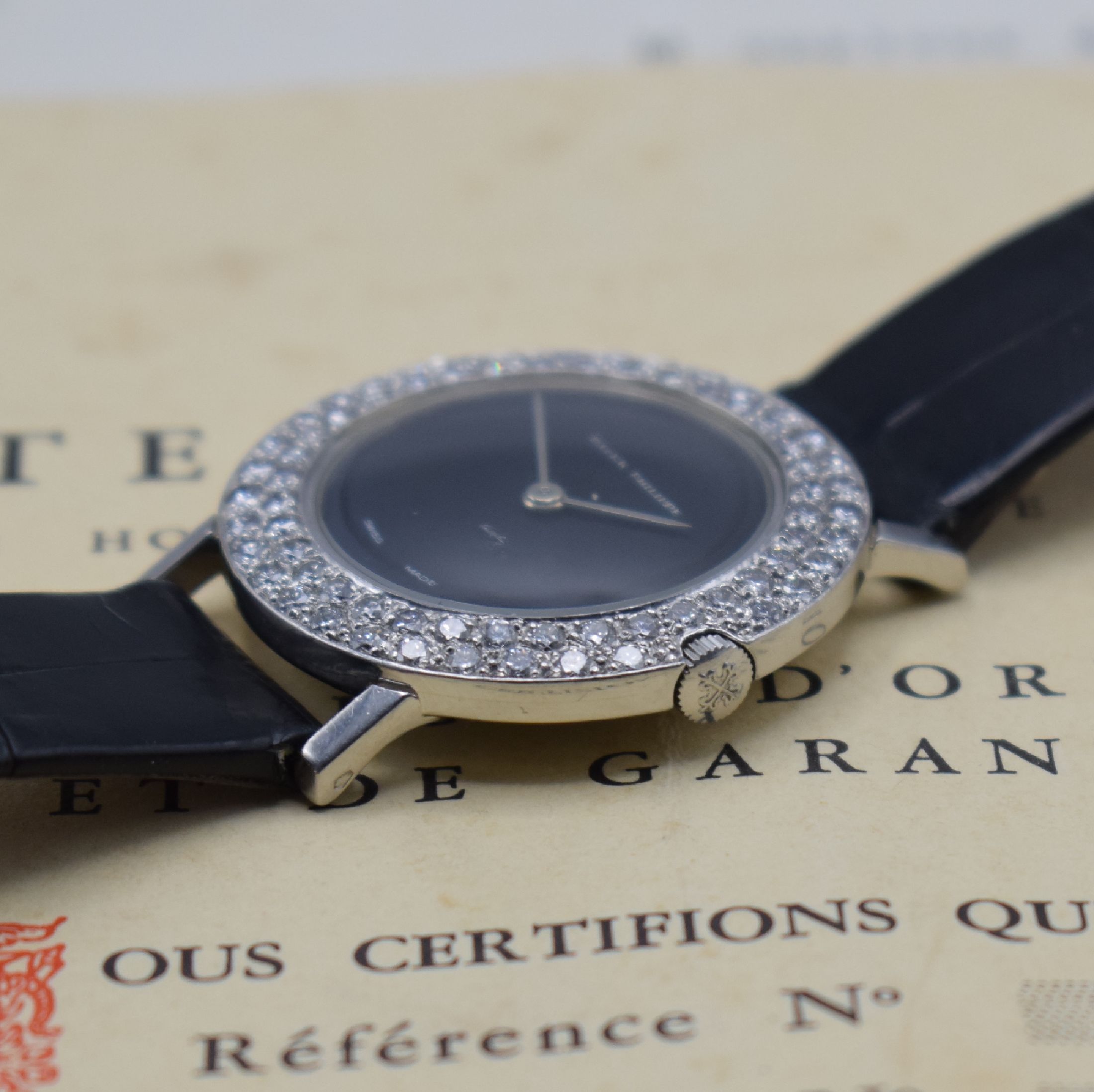 Detail c: PATEK PHILIPPE sehr seltene Armbanduhr in Platin Referenz 2594/10 mit originalem Brillantbesatz, Handaufzug, verk. lt. original Zertifikat und ...