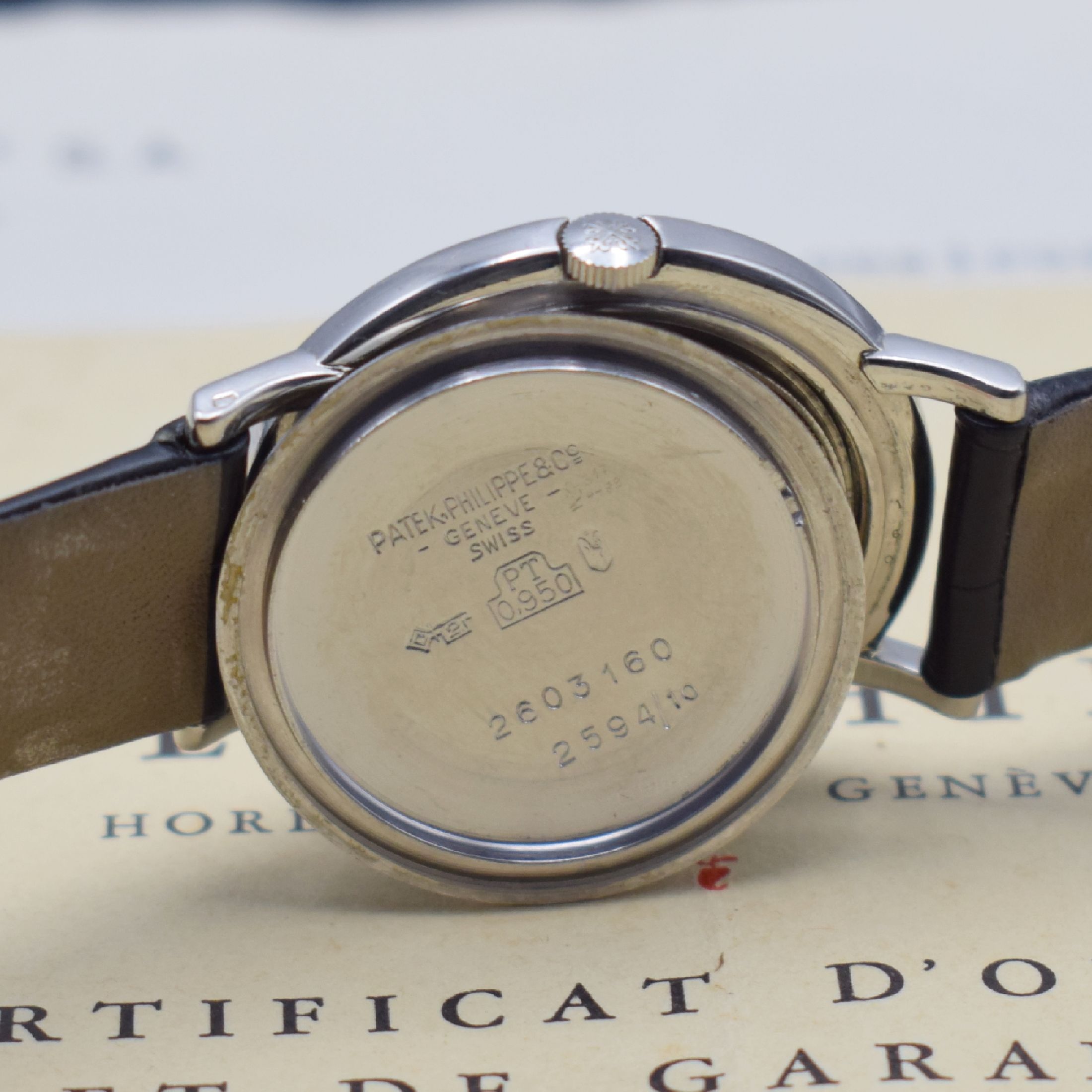 Detail f: PATEK PHILIPPE sehr seltene Armbanduhr in Platin Referenz 2594/10 mit originalem Brillantbesatz, Handaufzug, verk. lt. original Zertifikat und ...