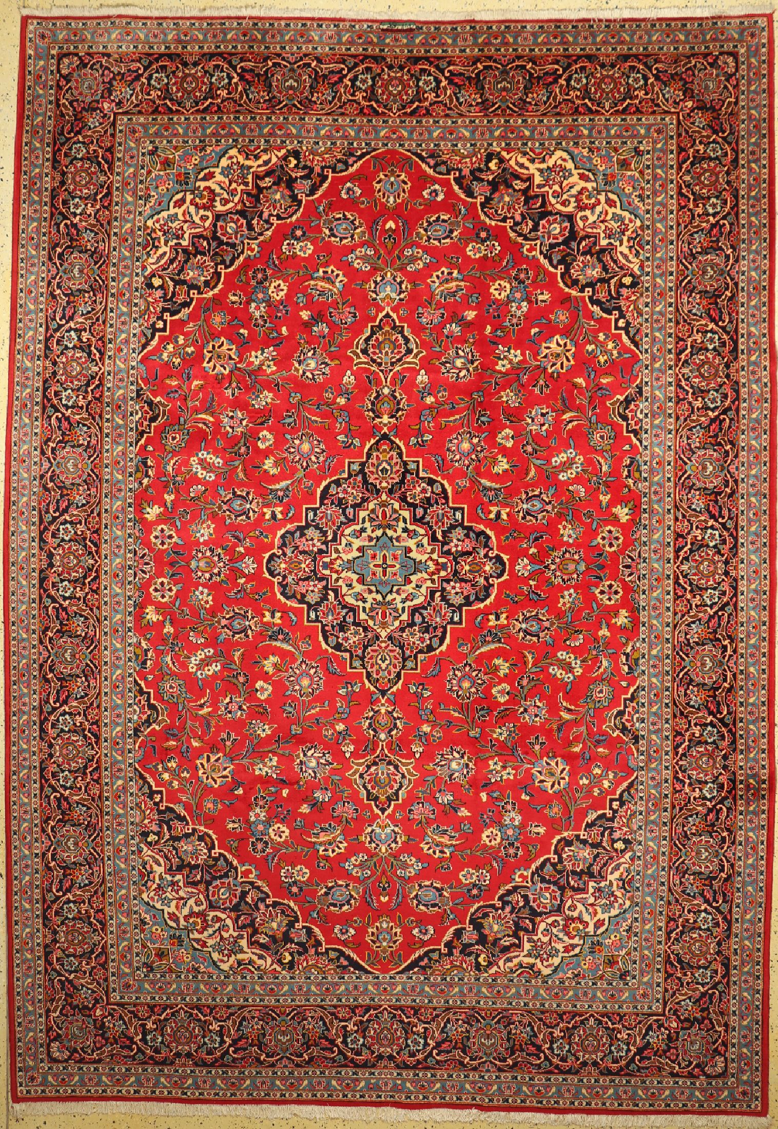 Keschan alt, Persien, signiert(Ghotb), um 1950, Wolle auf Baumwolle, ca. 275 x 261 cm, gereinigt, EHZ: 1(gebraucht)