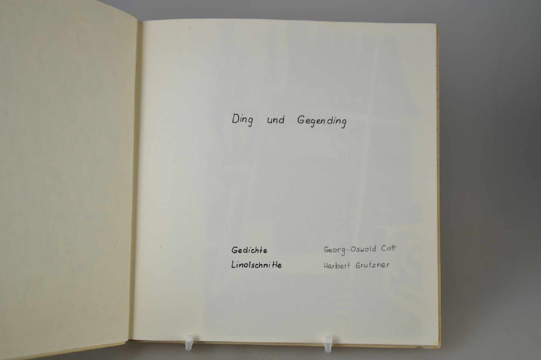 Detail a: Herbert Grützner (1922-2014) und Georg-Oswald Cott (geb. 1931): Ding und Gegending, durch die Verf. 1972, ca. 96 S., Gedichte des Schriftstellers ...