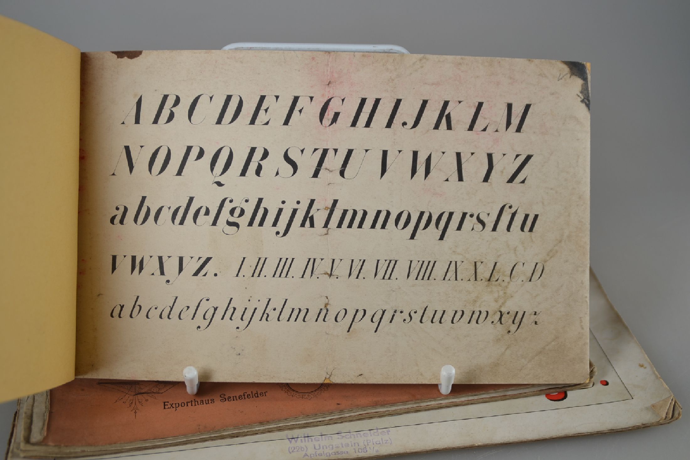 Detail a: 5 Schriftmusterbücher, deutsch, 20.Jh., "Musterblätter für römische Schrift" 6 S. und 2x verschiedene Ausgaben "Sammlung ...