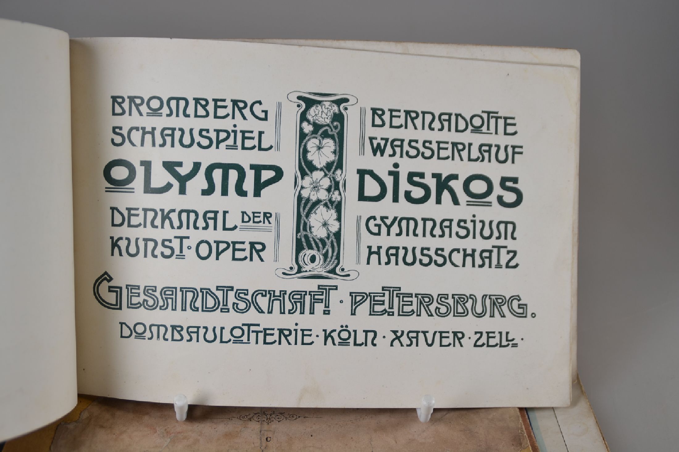 Detail b: 5 Schriftmusterbücher, deutsch, 20.Jh., "Musterblätter für römische Schrift" 6 S. und 2x verschiedene Ausgaben "Sammlung ...