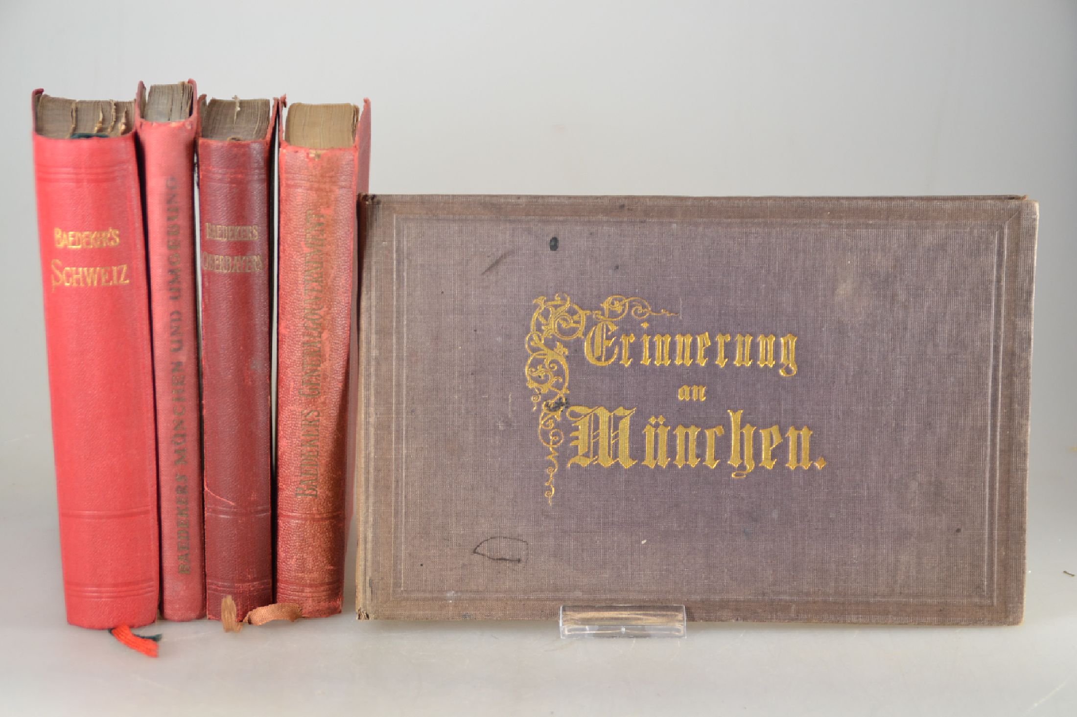 Konvolut Baedekers Reiseliteratur, 5 Werke: Generalgouvernement, München und Umgebung, um 1850 bis 1943, Karl Baedeker: München und Oberbayern, ...