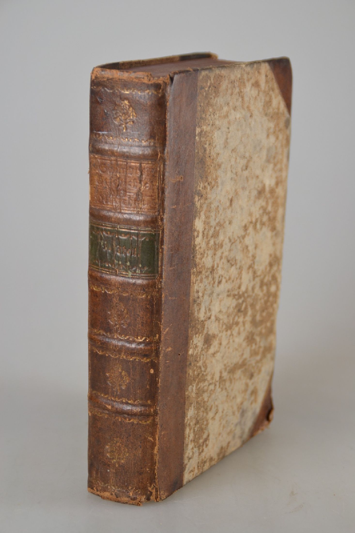 Detail b: Michael Ignaz Schmidt (1736-1794): Geschichte der Deutschen, Ulm, Stettinische Buchhandlung 1778, 642 S., in drei Teilen, gebräunt u. fleckig, ...