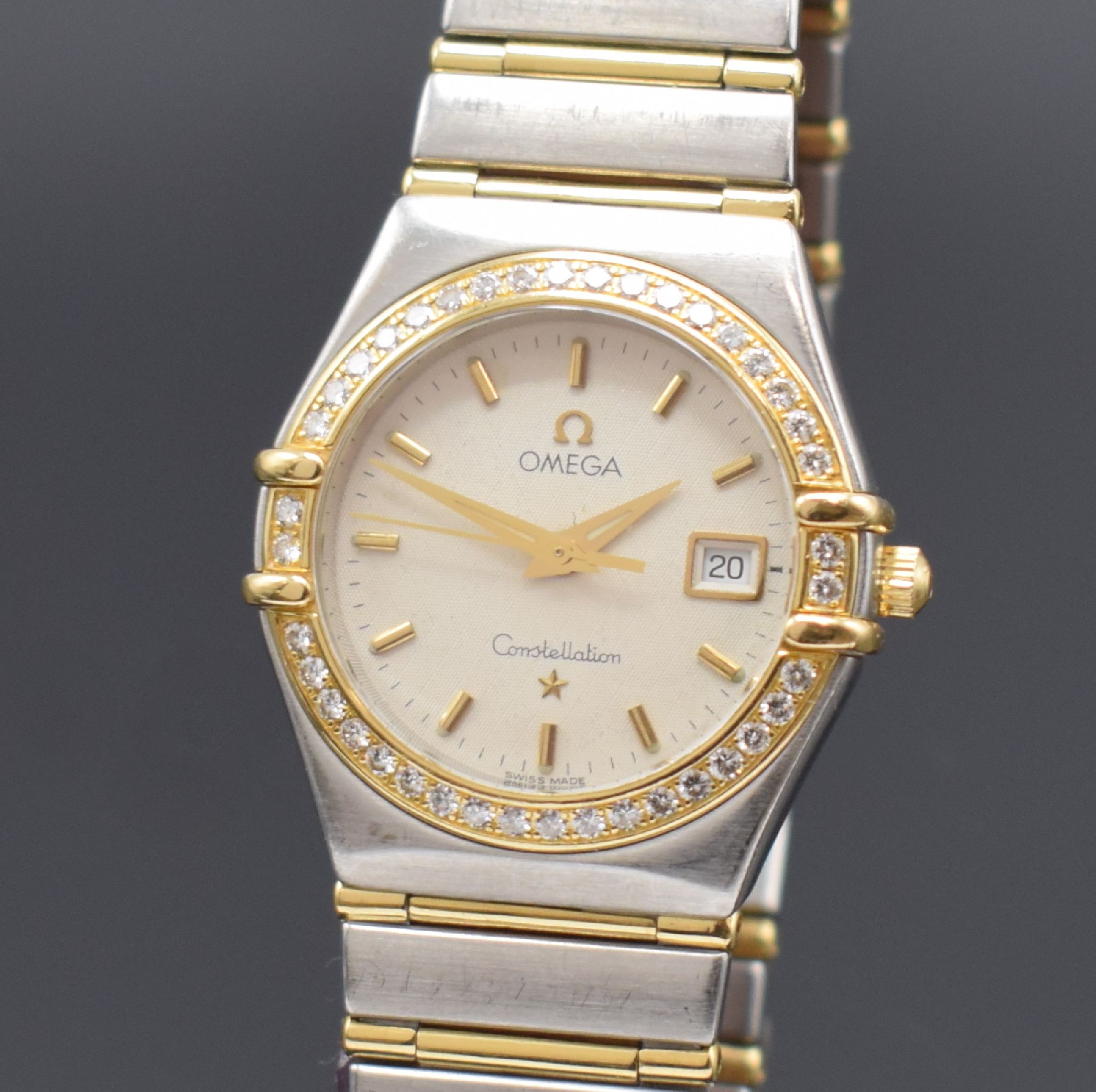 Detail a: OMEGA Constellation Damenarmbanduhr in Stahl/Gold mit Brillantbesatz Referenz 896 1201, Schweiz um 2000, quarz, Boden aufgedr., Gliederband m. ...