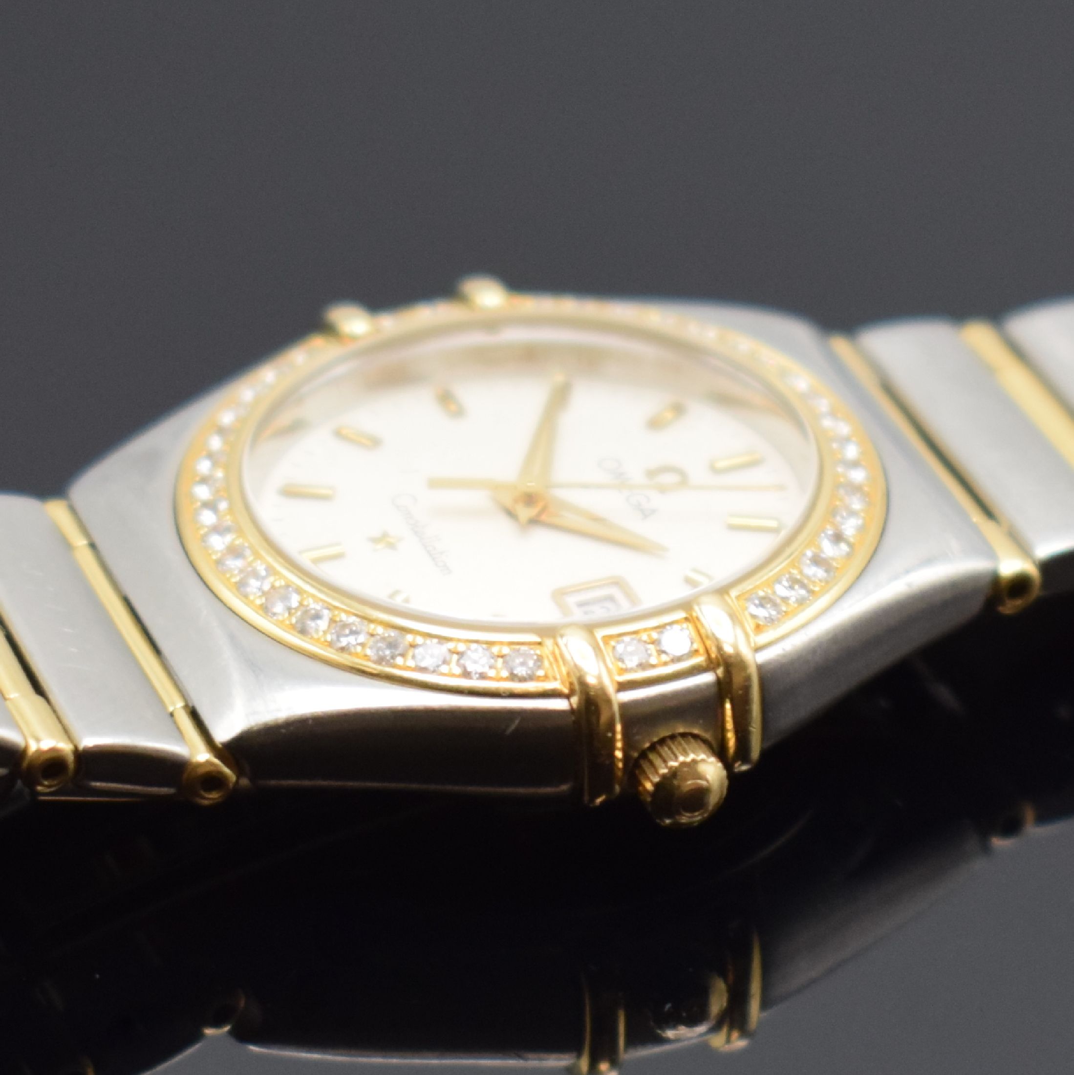 Detail c: OMEGA Constellation Damenarmbanduhr in Stahl/Gold mit Brillantbesatz Referenz 896 1201, Schweiz um 2000, quarz, Boden aufgedr., Gliederband m. ...