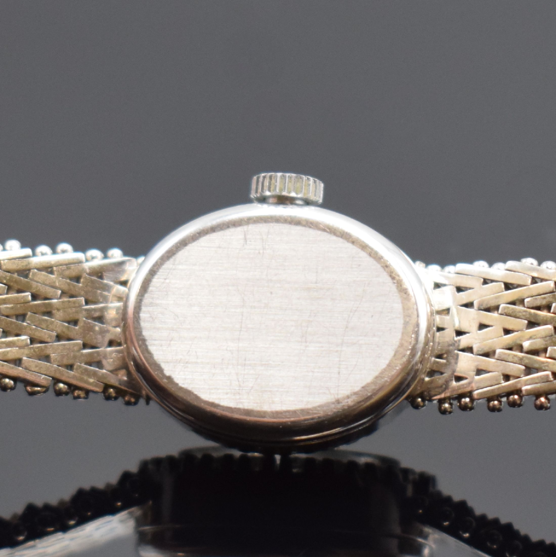 Detail c: WFD Damenarmbanduhr in WG 750/000 mit Diamanten, Schweiz um 1965, Handaufzug, Boden aufgedr., Lünette aufw. m. Diamanten bes., blaues Zifferbl. m. ...