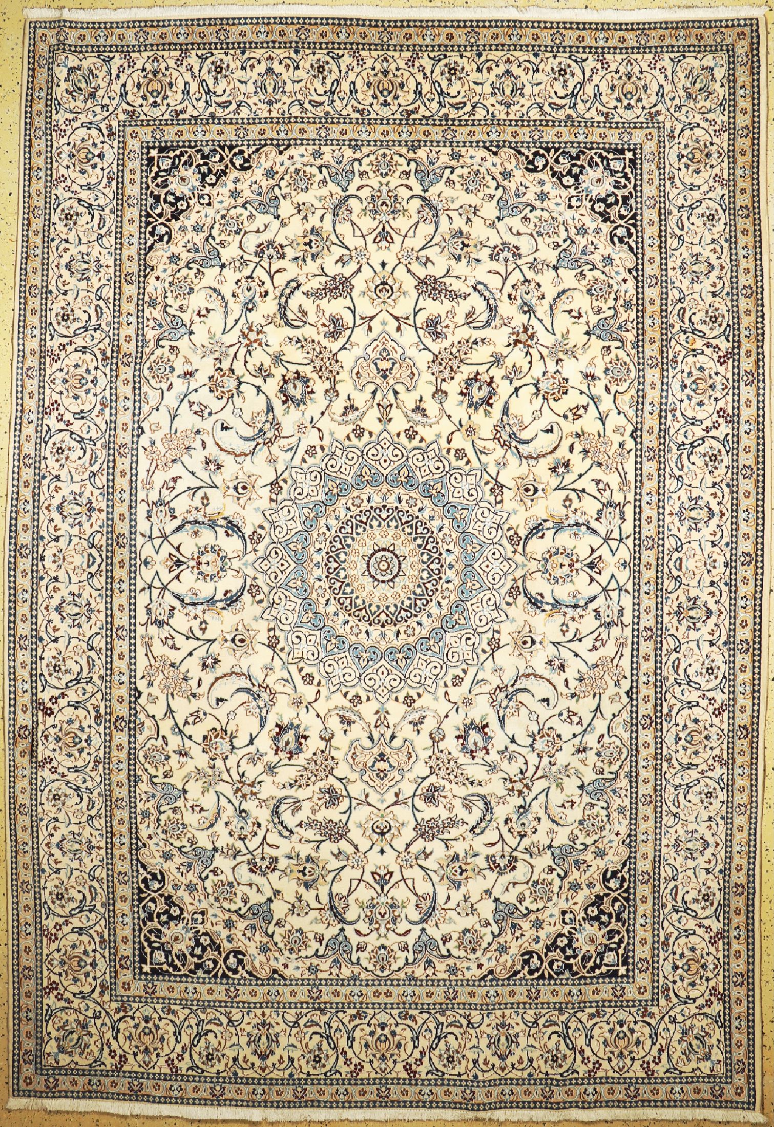 Nain fein(9 La), Persien, um 1960, Korkwolle mit Seide, ca. 355 x 245 cm, EHZ: 2
