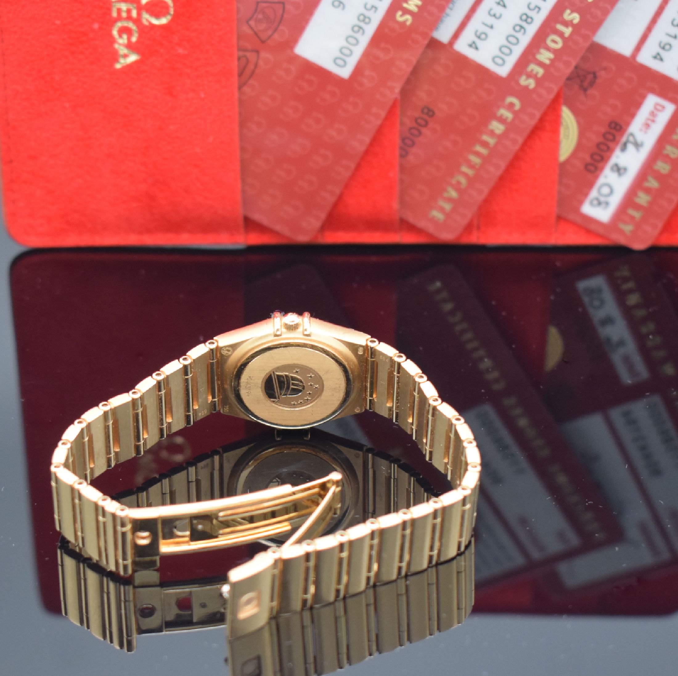 Detail d: OMEGA Constellation Damenarmbanduhr in RoseG 750/000 mit Diamanten Referenz 11586000, Schweiz um 2008, quarz, 2-teil. Gehäuse, Boden aufgedr., ...