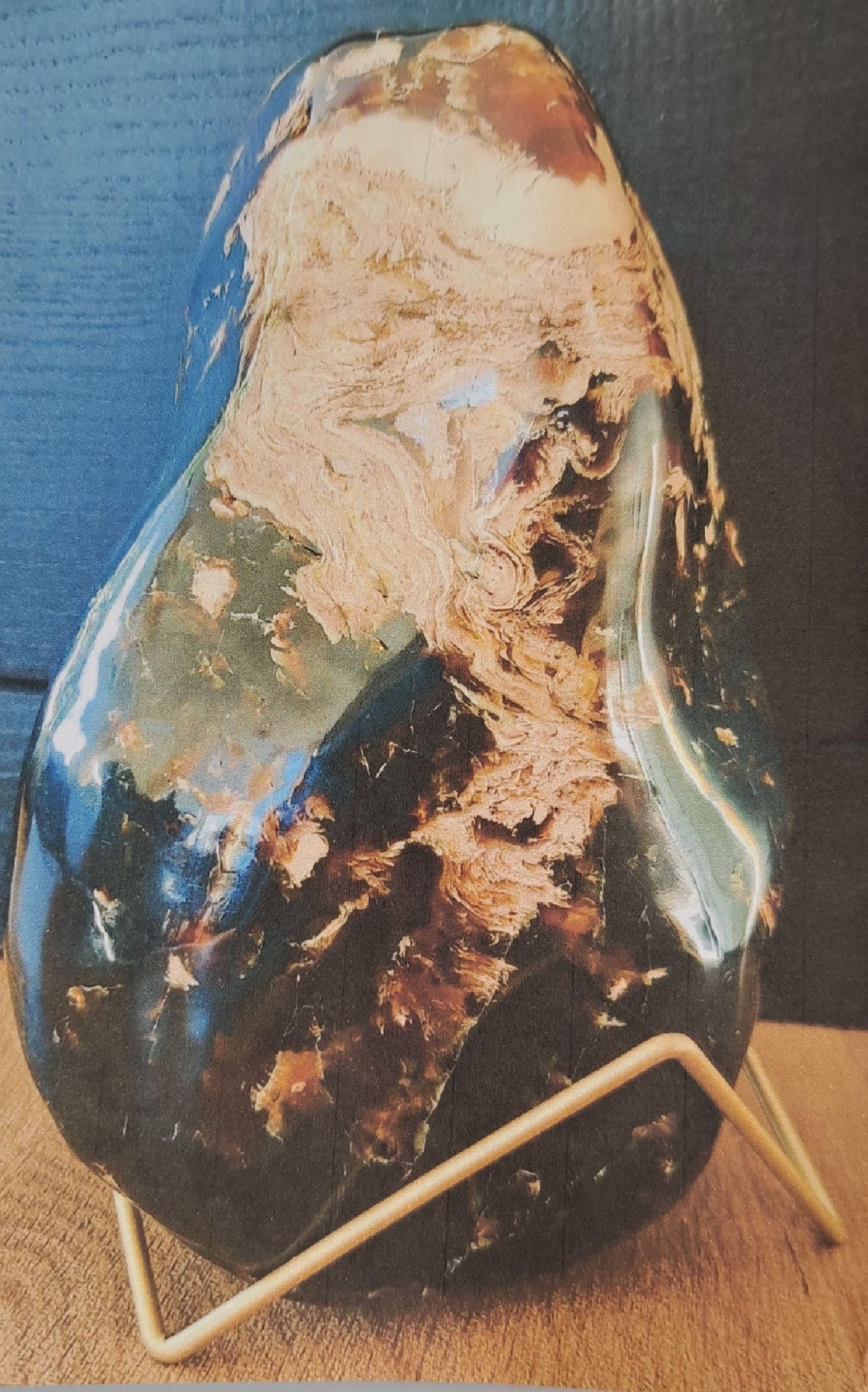 Detail e: Mächtiger und schwerster Multicolor-Riesen- Bernstein aus Jambi (West-Sumatra), Indonesien, ca. 23 Millionen Jahre alt, perfekt geschliffener ...