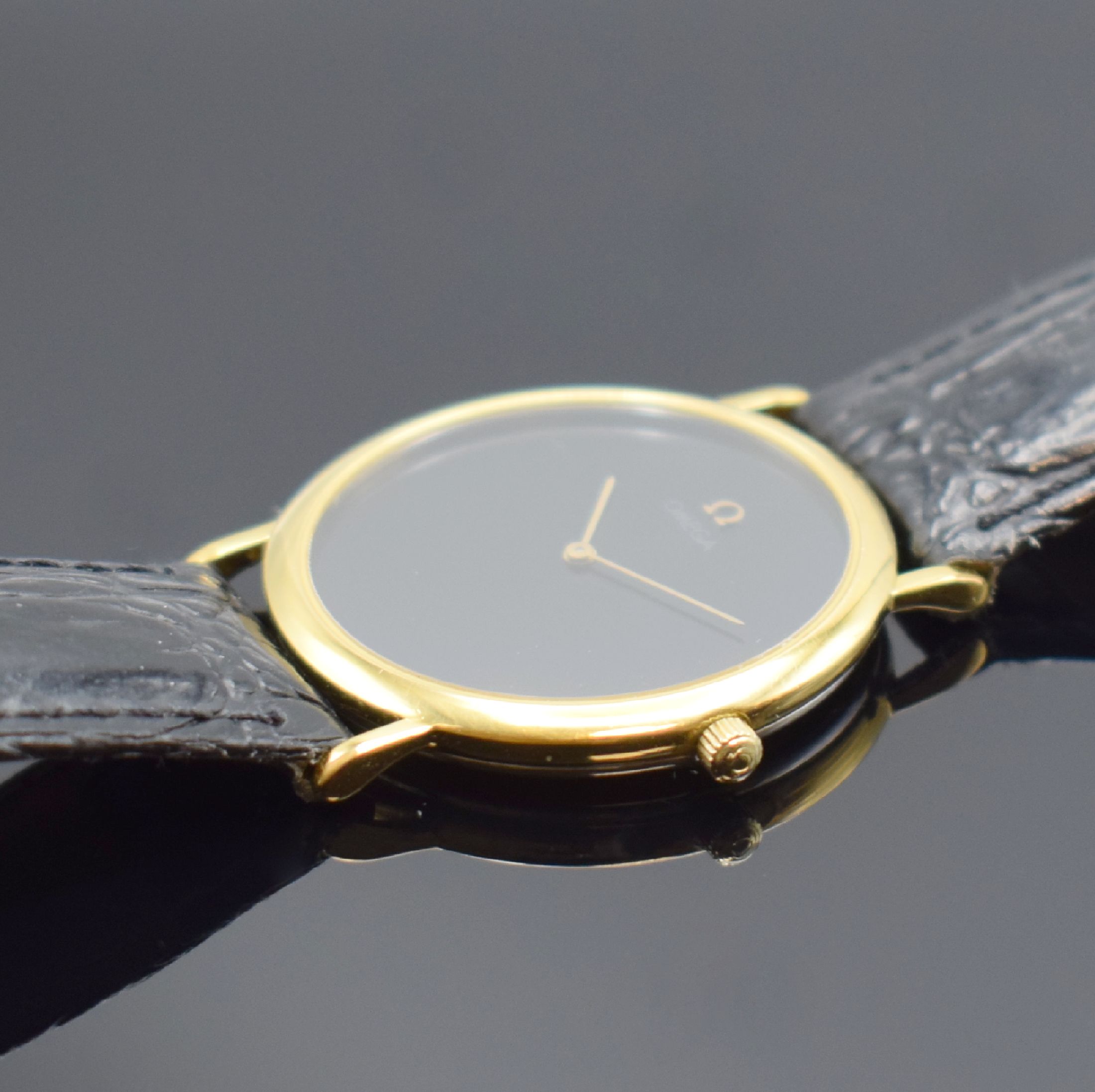 Detail c: OMEGA De Ville vergoldete Armbanduhr, Schweiz um 1990, quarz, Boden aufgedr., schwarzes Zifferbl. m. gold. Zeigern, D. ca. 32,5 mm, orig. Omega Etui ...