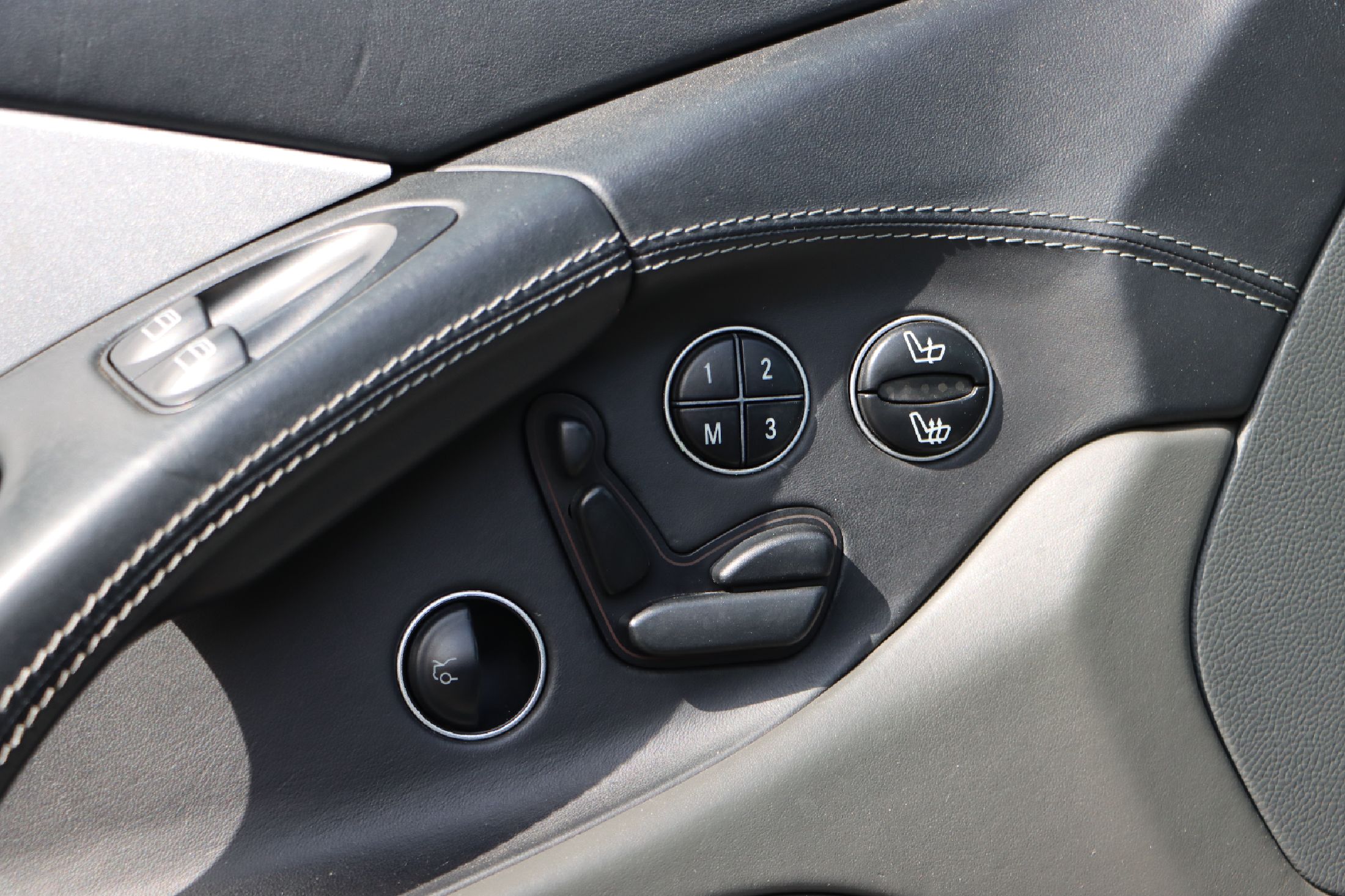 Detail e: Mercedes-Benz SL 55 AMG, Fahrgestellnummer: WDB2304741F030238, EZ 09/2002, ca. 161.000 km abgelesen, HU 03/2024, 368 kW/500 PS, 8-Zylinder, ...