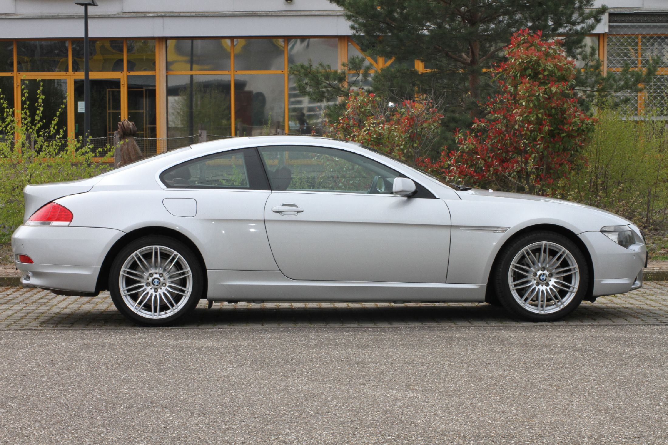 Detail a: BMW 645 CI, Fahrgestellnummer: WBAEH71060B295564, EZ 12/2004, Laufleistung ca. 212.500 km abgelesen, HU 04/2024, 245 kW/333 PS, 8-Zylinder, ...