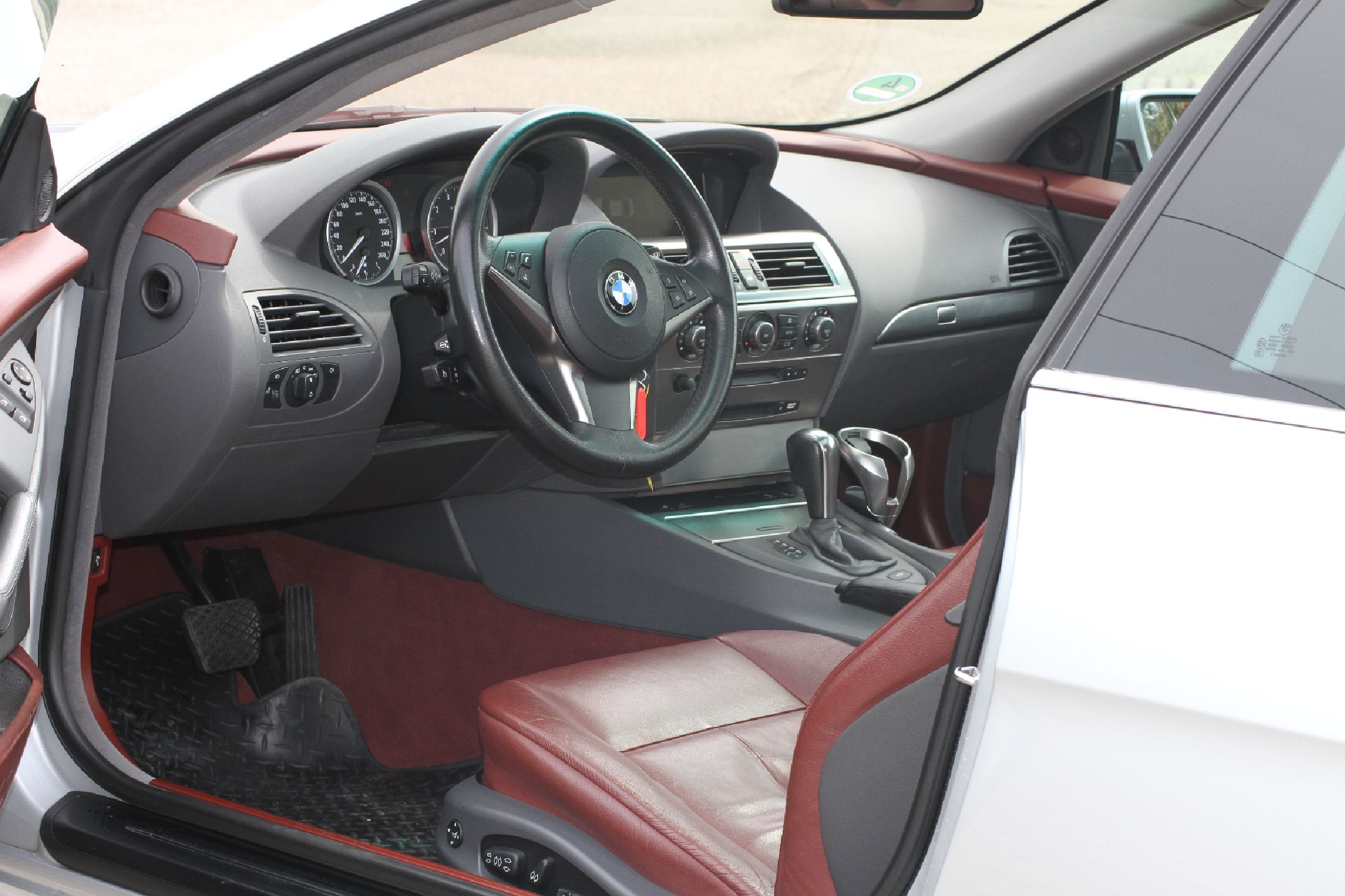 Detail c: BMW 645 CI, Fahrgestellnummer: WBAEH71060B295564, EZ 12/2004, Laufleistung ca. 212.500 km abgelesen, HU 04/2024, 245 kW/333 PS, 8-Zylinder, ...