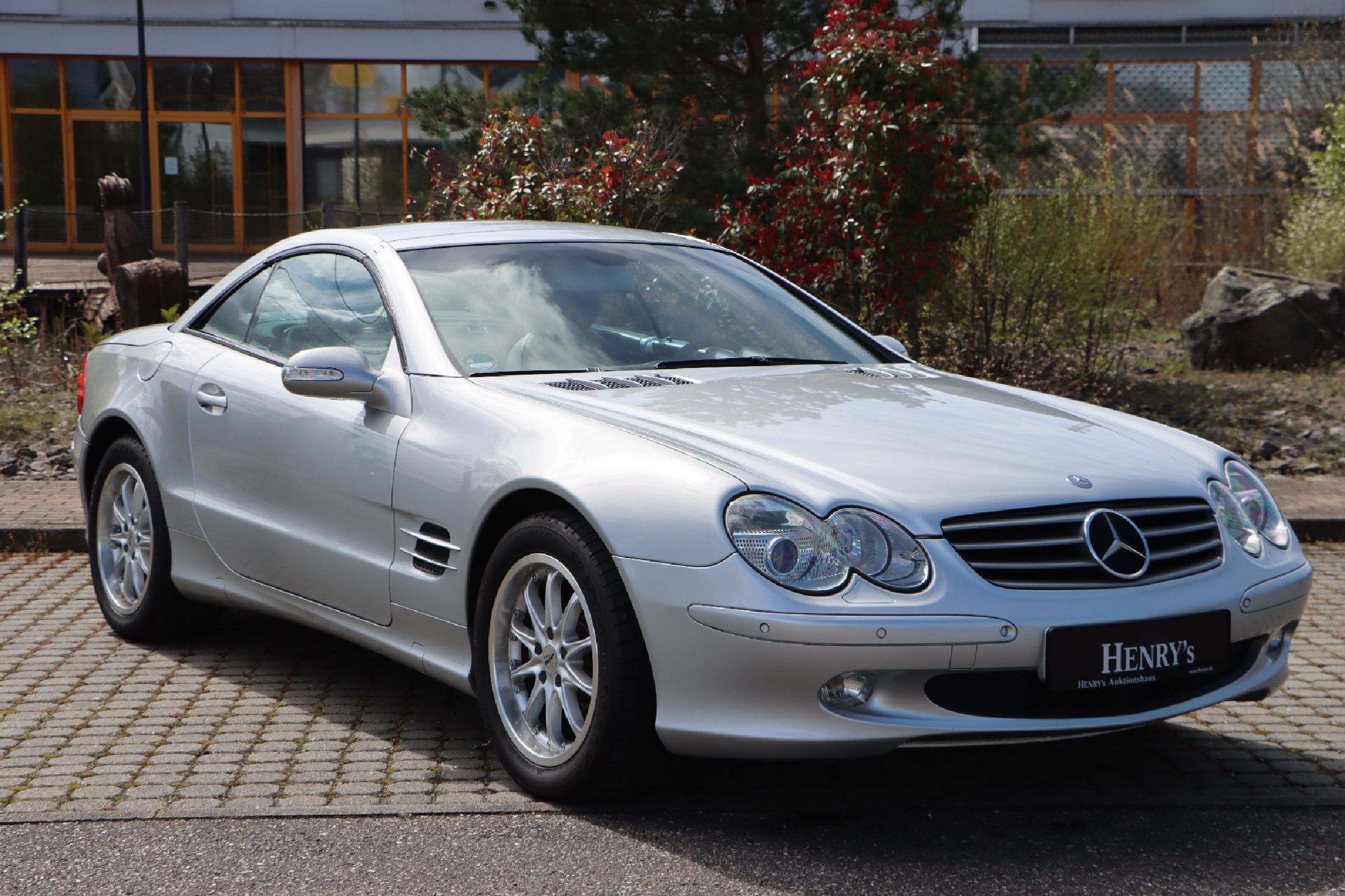 Detail a: Mercedes-Benz SL 500, Fahrgestellnummer: WDB2304751F004116, EZ 11/2001, Laufleistung ca. 132.700 km abgelesen, HU 09/2024, 225 kW/305 PS, ...