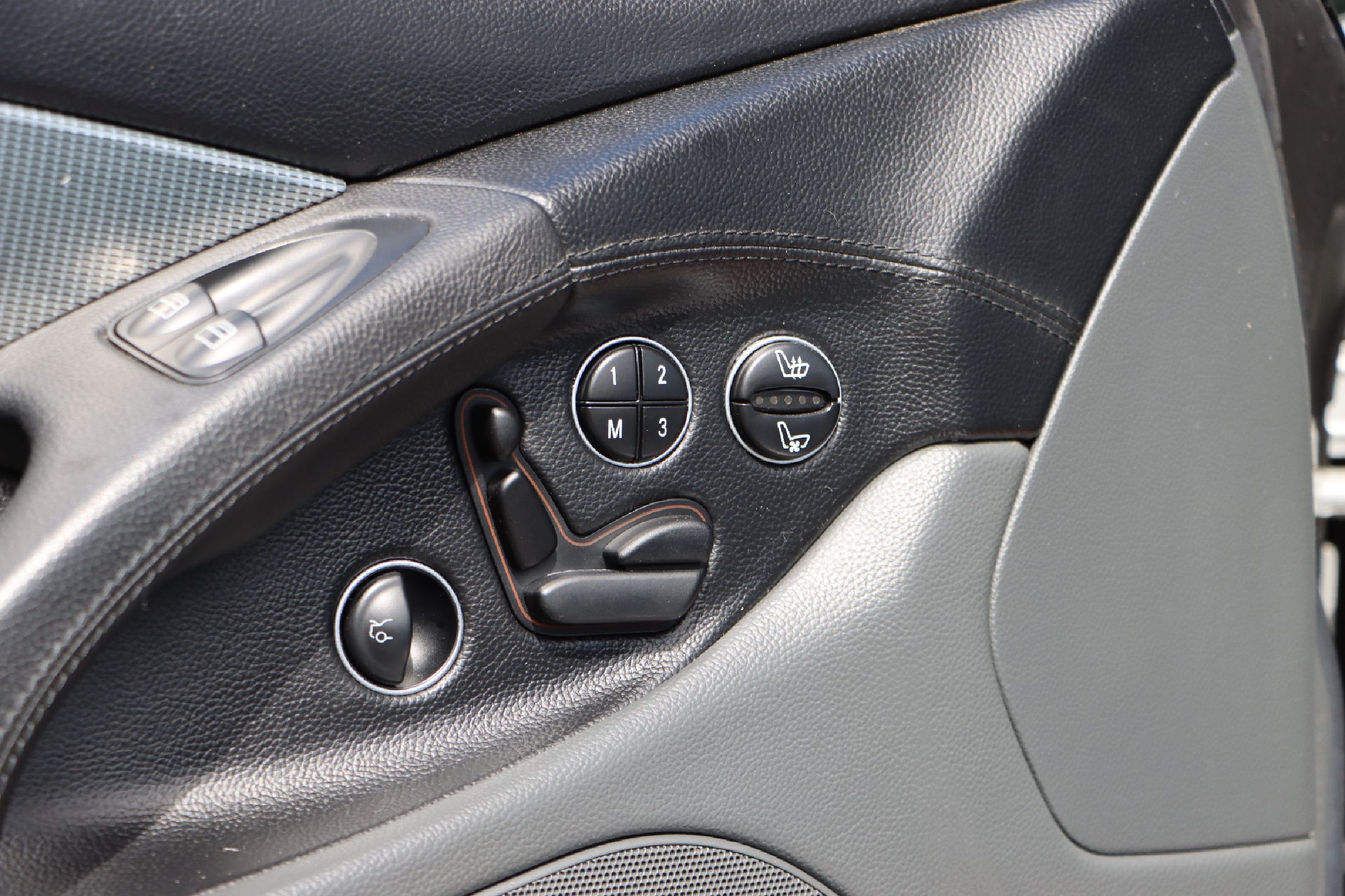 Detail f: Mercedes-Benz SL 500, Fahrgestellnummer: WDB2304751F004116, EZ 11/2001, Laufleistung ca. 132.700 km abgelesen, HU 09/2024, 225 kW/305 PS, ...
