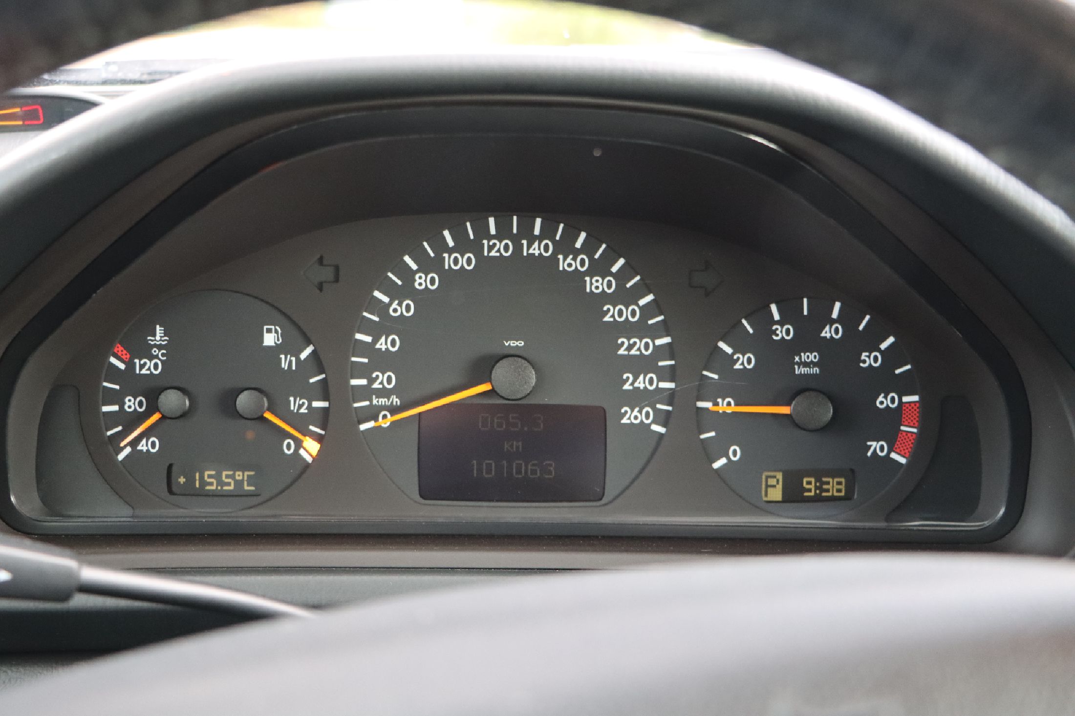 Detail i: Mercedes-Benz CLK 320 Elegance Cabriolet, Fahrgestellnummer: WDB2084651T040366, EZ 01/2000, Laufleistung ca. 102.000 km abgelesen, HU 04/2024, 160 ...