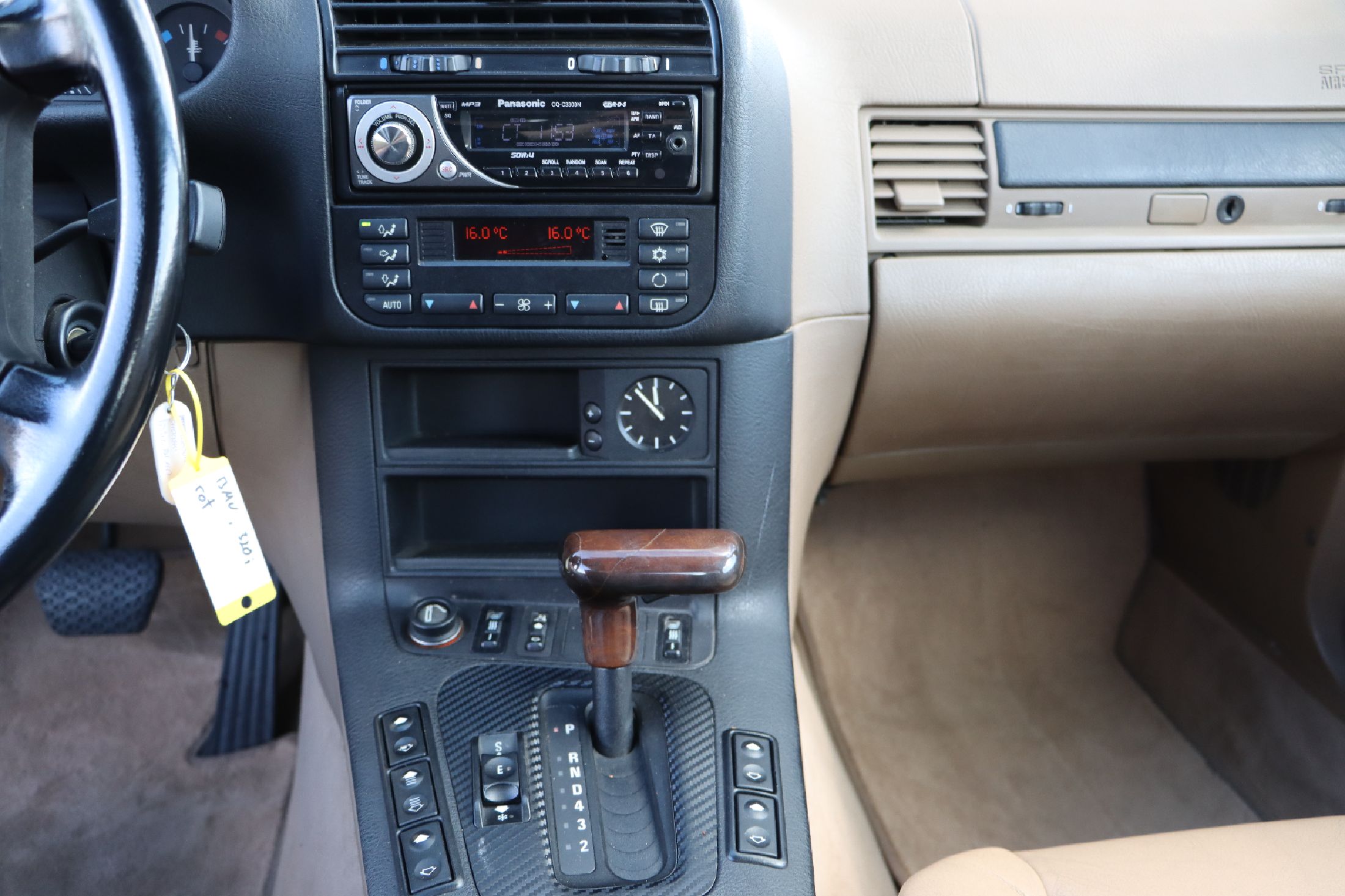 Detail d: BMW 320i Cabriolet, Fahrgestellnummer: WBABJ41030ER26467, EZ 05/1996, Laufleistung ca. 130.000 km abgelesen, HU 03/2024, 110 kW/ 150 PS, 6 Zylinder, ...