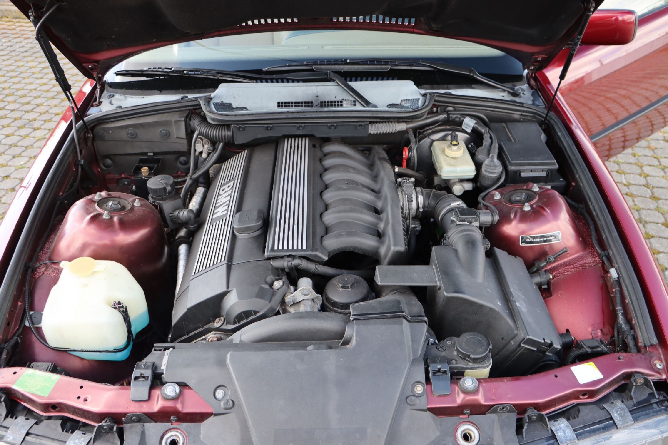 Detail f: BMW 320i Cabriolet, Fahrgestellnummer: WBABJ41030ER26467, EZ 05/1996, Laufleistung ca. 130.000 km abgelesen, HU 03/2024, 110 kW/ 150 PS, 6 Zylinder, ...