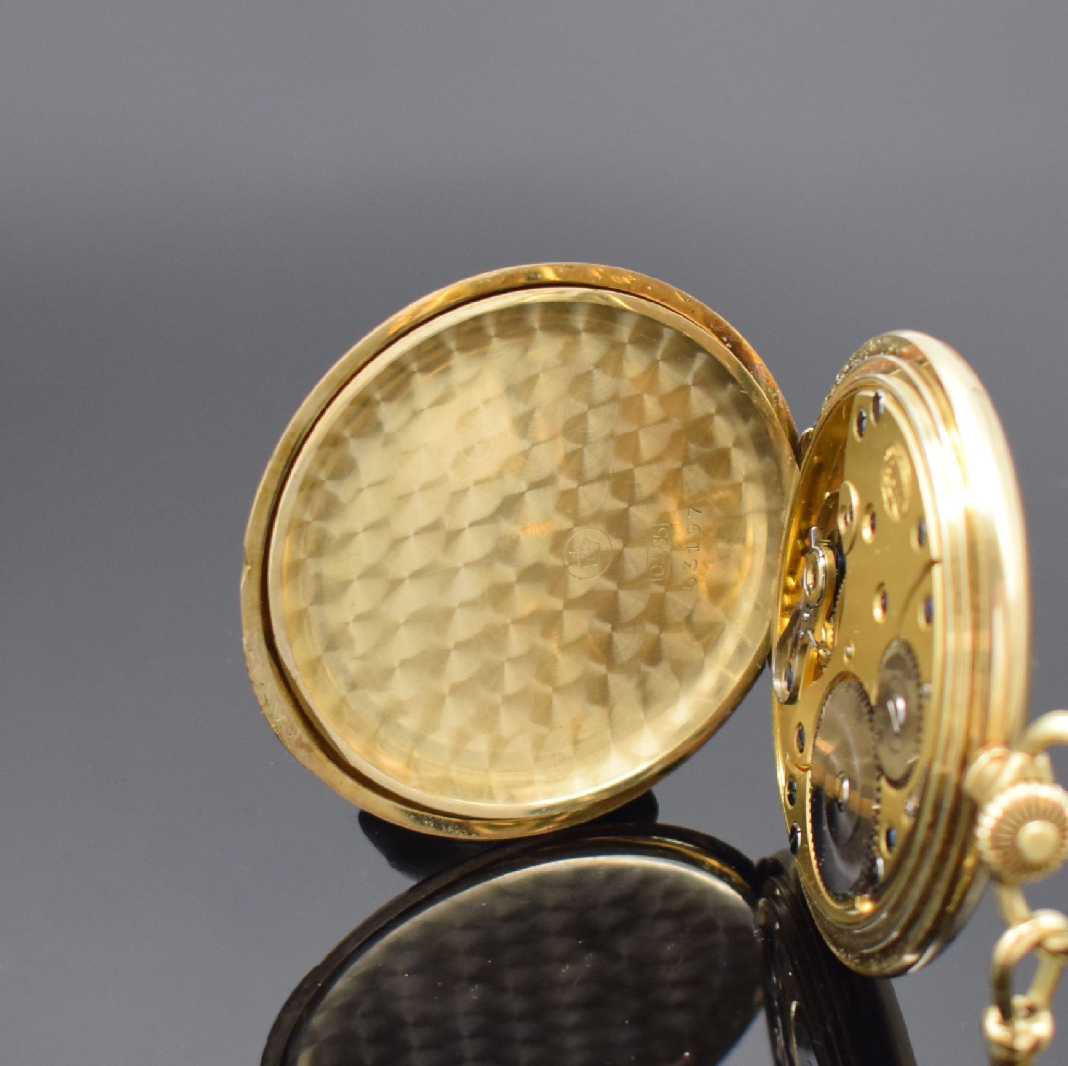 Detail f: OLIV LANGE-UHR Herrensavonette in GG 585/000, Deutschland um 1925, streifen- guill. 3-Deckel Goldgeh., gold. im Zentrum guill. Zifferbl., gold. ...