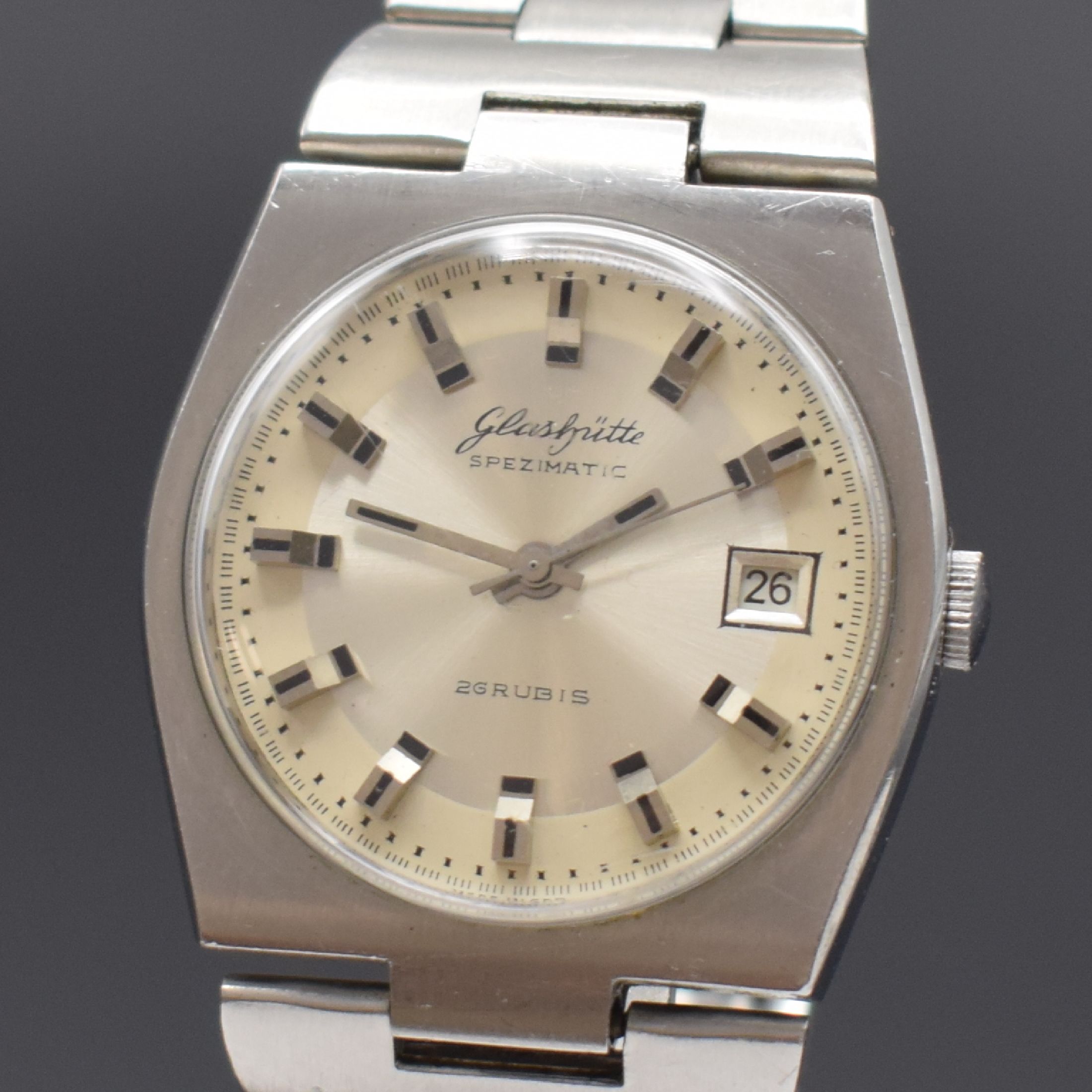 Detail a: GLASHÜTTE Spezimatic seltene Herrenarmbanduhr in Stahl/Stahlband, DDR um 1975, Automatik, gedr. Geh. m. integr. orig. Stahlband, silb. ...