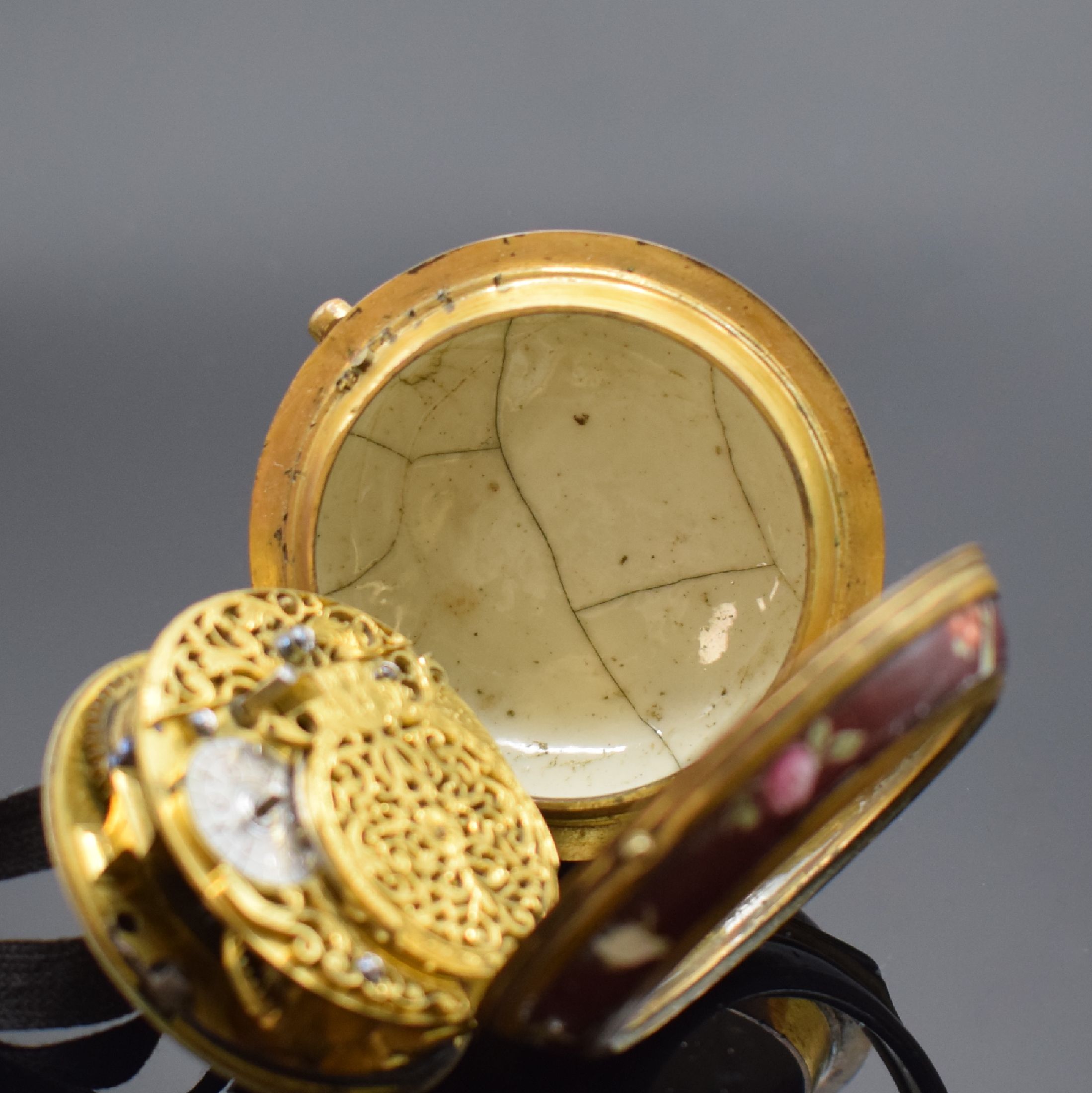 Detail c: J.MITCHELL London seltene Spindeltaschenuhr im Porzellangehäuse, England um 1760, Porzellangeh. m. verg. Messing-Montierungen und großem ...