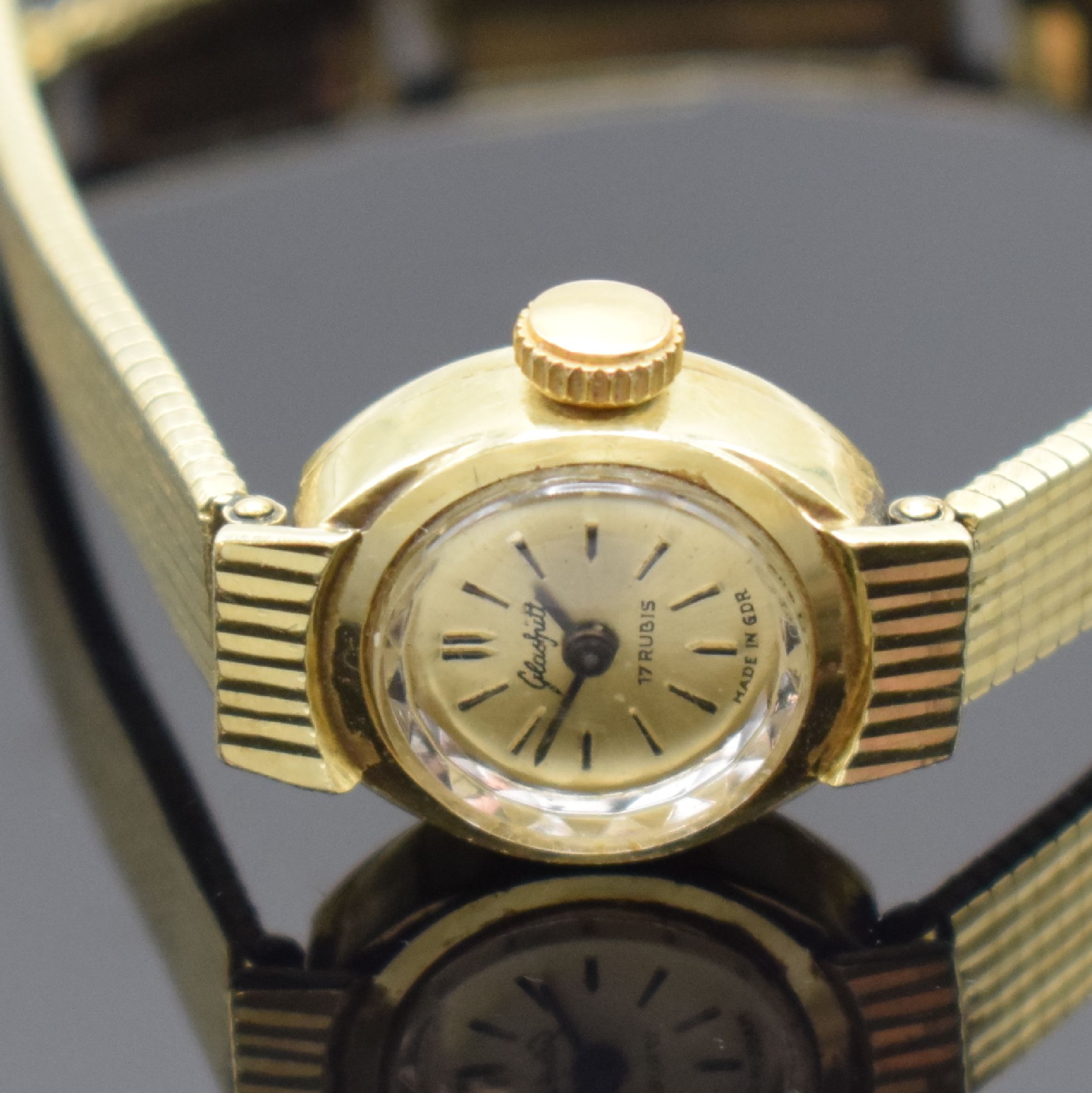 Detail a: GUB Glashütte seltene Damenarmbanduhr in GG 585/000 sowie 1 weitere Damenuhr in Gold, Deutschland um 1970, Handaufzug, gedr. Geh. m. integr. orig. ...