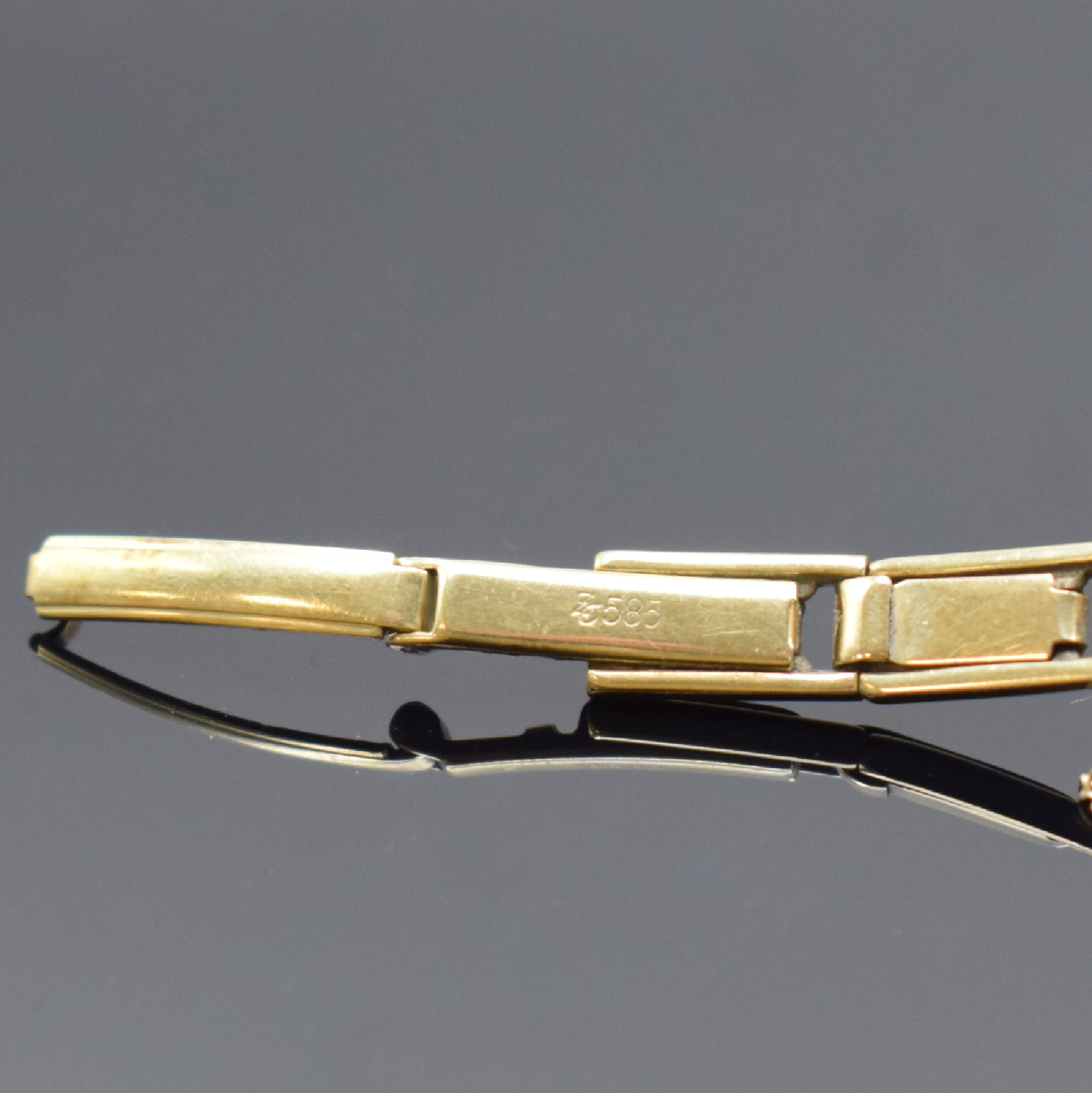 Detail b: GUB Glashütte seltene Damenarmbanduhr in GG 585/000 sowie 1 weitere Damenuhr in Gold, Deutschland um 1970, Handaufzug, gedr. Geh. m. integr. orig. ...