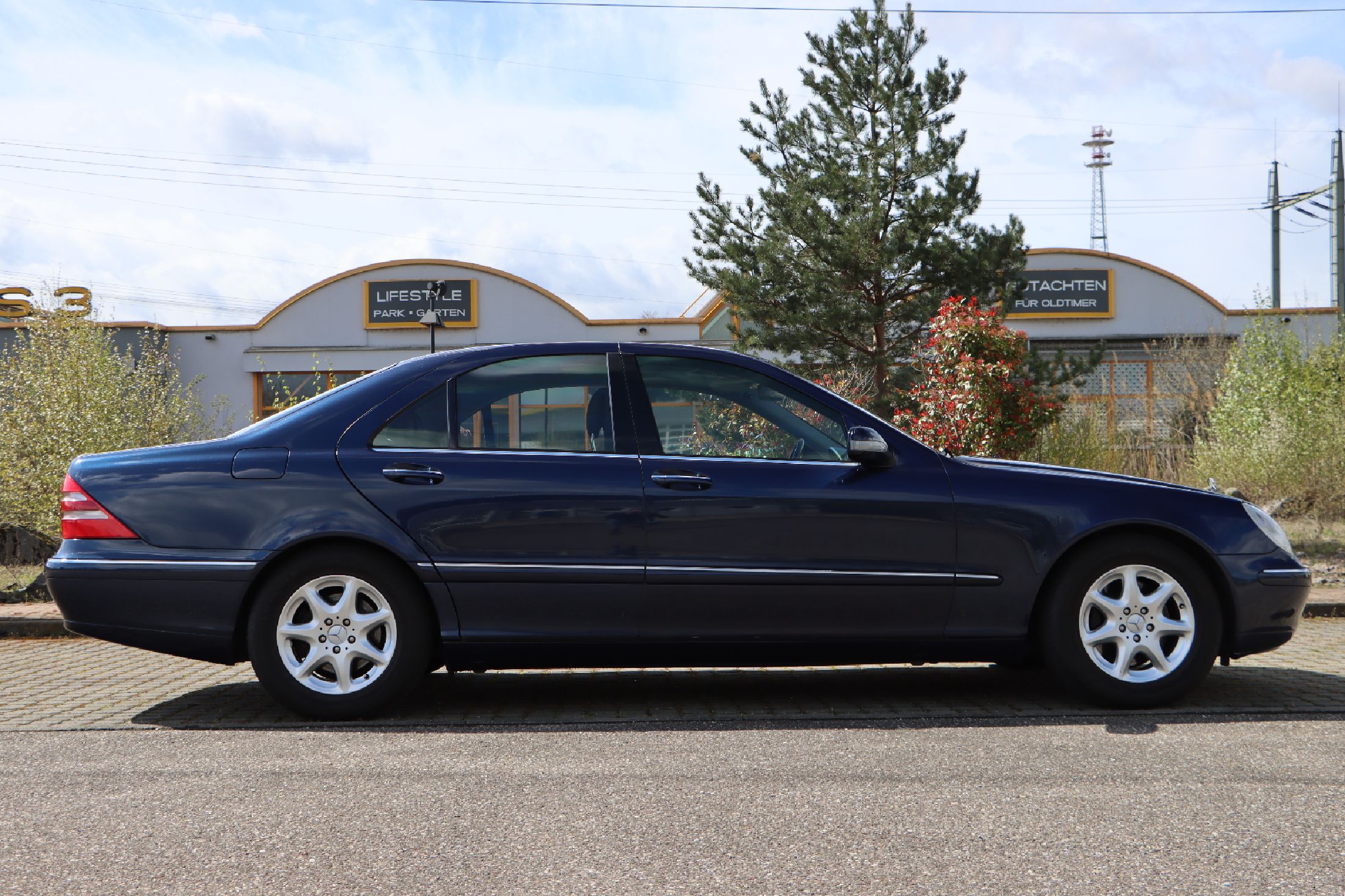 Detail a: Mercedes-Benz S500, Fahrgestellnummer: WDB2200751A124714, EZ 04/2000, Laufleistung ca. 84.000 km abgelesen, HU 03/2024, 225 kW/ 305 PS, 8 Zylinder, ...
