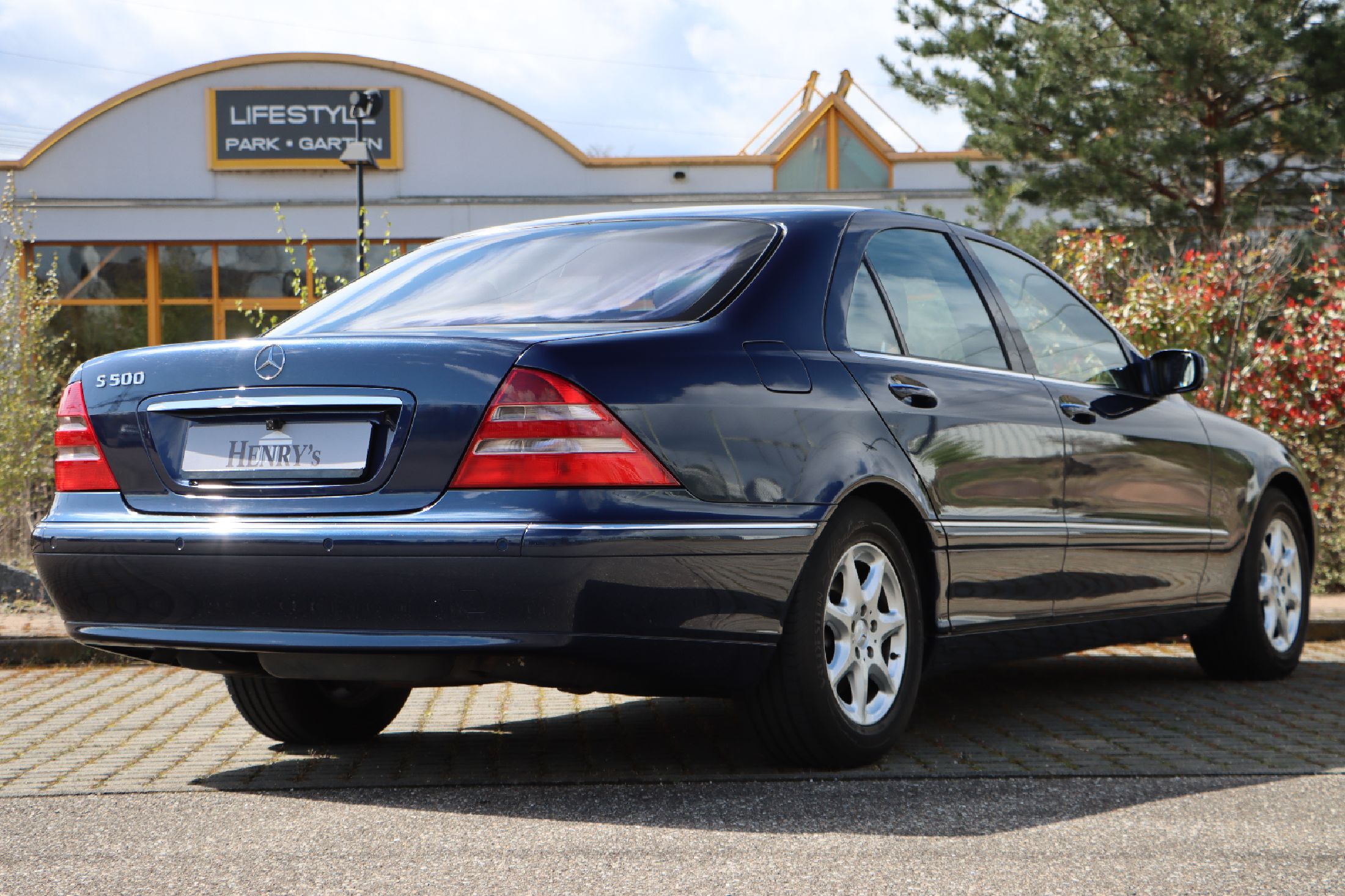Detail b: Mercedes-Benz S500, Fahrgestellnummer: WDB2200751A124714, EZ 04/2000, Laufleistung ca. 84.000 km abgelesen, HU 03/2024, 225 kW/ 305 PS, 8 Zylinder, ...
