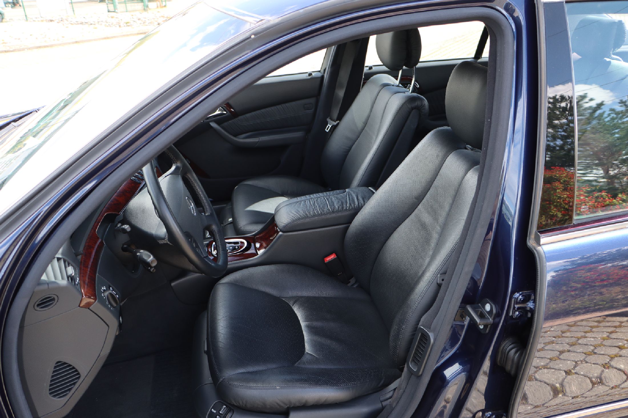 Detail d: Mercedes-Benz S500, Fahrgestellnummer: WDB2200751A124714, EZ 04/2000, Laufleistung ca. 84.000 km abgelesen, HU 03/2024, 225 kW/ 305 PS, 8 Zylinder, ...