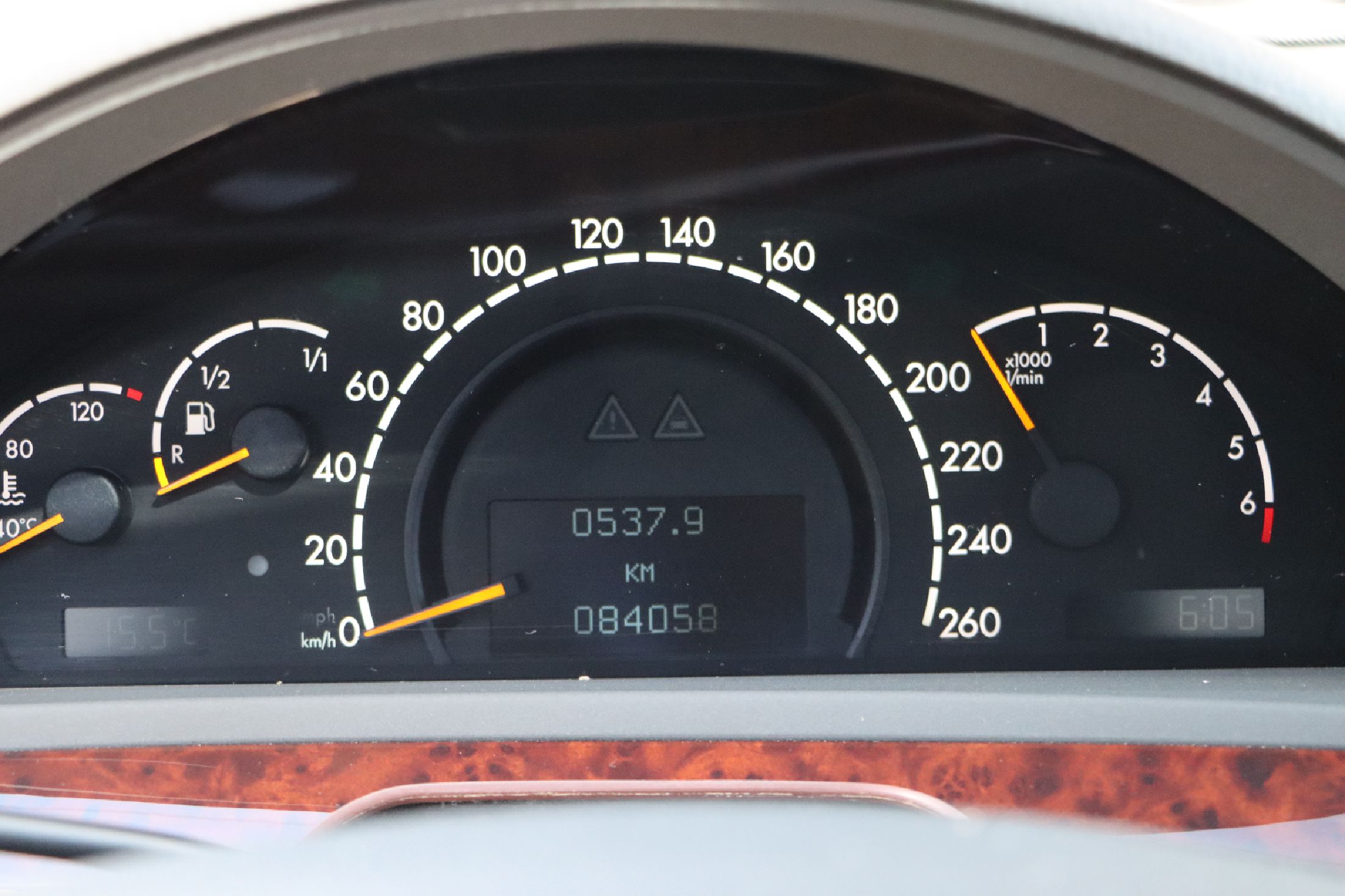 Detail g: Mercedes-Benz S500, Fahrgestellnummer: WDB2200751A124714, EZ 04/2000, Laufleistung ca. 84.000 km abgelesen, HU 03/2024, 225 kW/ 305 PS, 8 Zylinder, ...