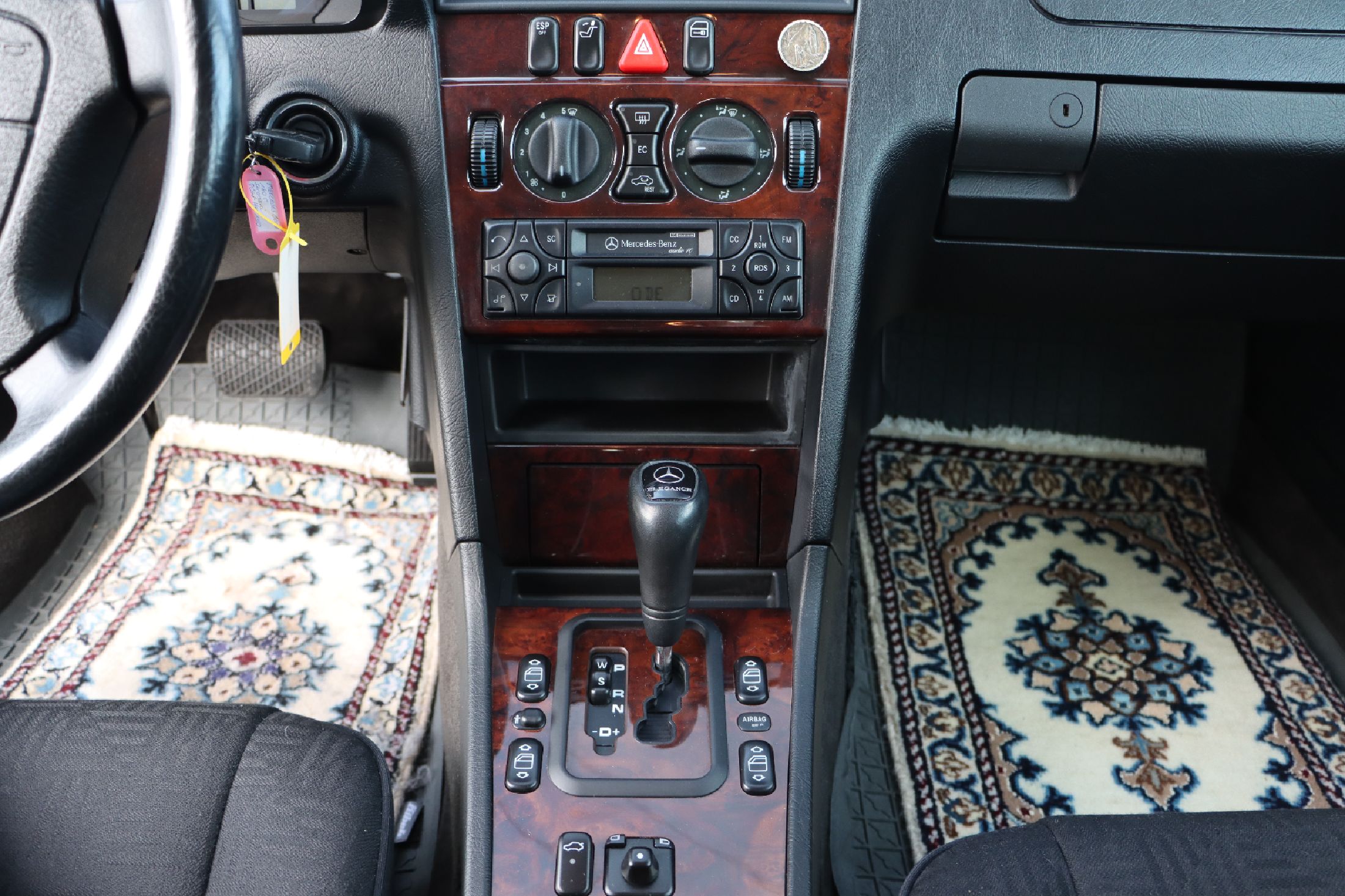 Detail e: Mercedes-Benz C 180, Fahrgestellnummer: WDB2020181A833649, EZ 11/1999, 3. Hand, Laufleistung ca. 51.000 km abgelesen, HU 04/2024, 90 kW/122 PS, 4 ...
