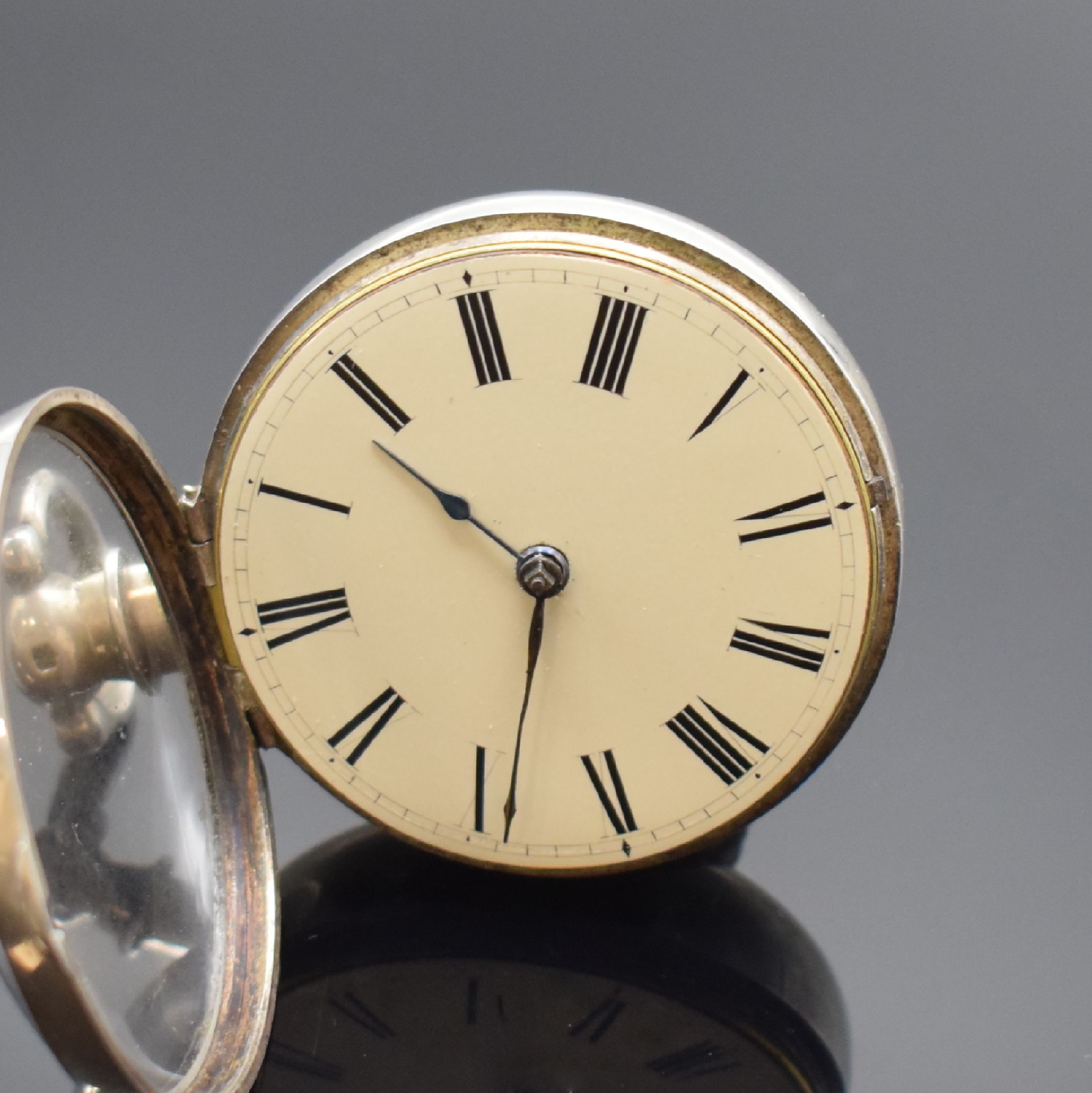 Detail c: Will. Williams schwere Spindeltaschenuhr in Sterlingsilber, England Hallmark 1838, glattes Geh. u. Übergeh., Emailzifferbl. riss., röm. Zahlen, ...