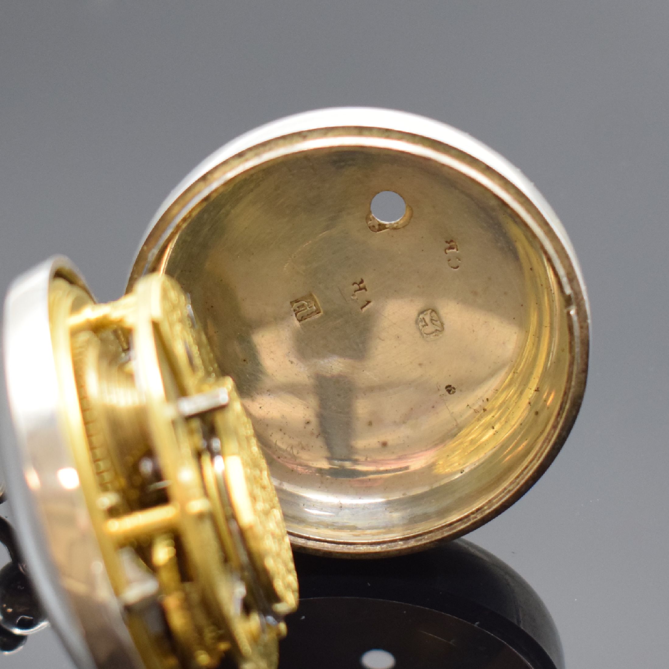 Detail e: Will. Williams schwere Spindeltaschenuhr in Sterlingsilber, England Hallmark 1838, glattes Geh. u. Übergeh., Emailzifferbl. riss., röm. Zahlen, ...