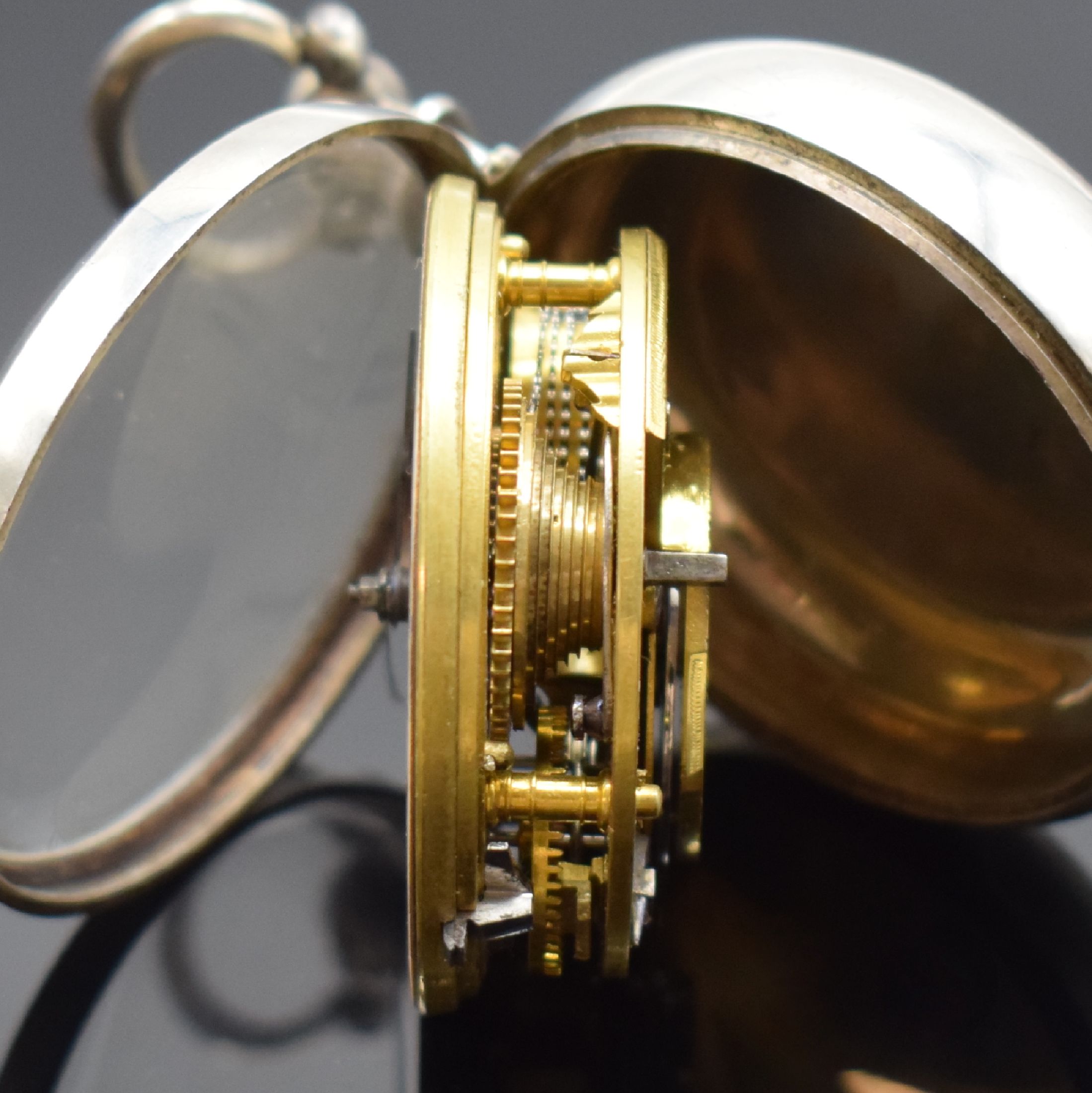 Detail f: Will. Williams schwere Spindeltaschenuhr in Sterlingsilber, England Hallmark 1838, glattes Geh. u. Übergeh., Emailzifferbl. riss., röm. Zahlen, ...